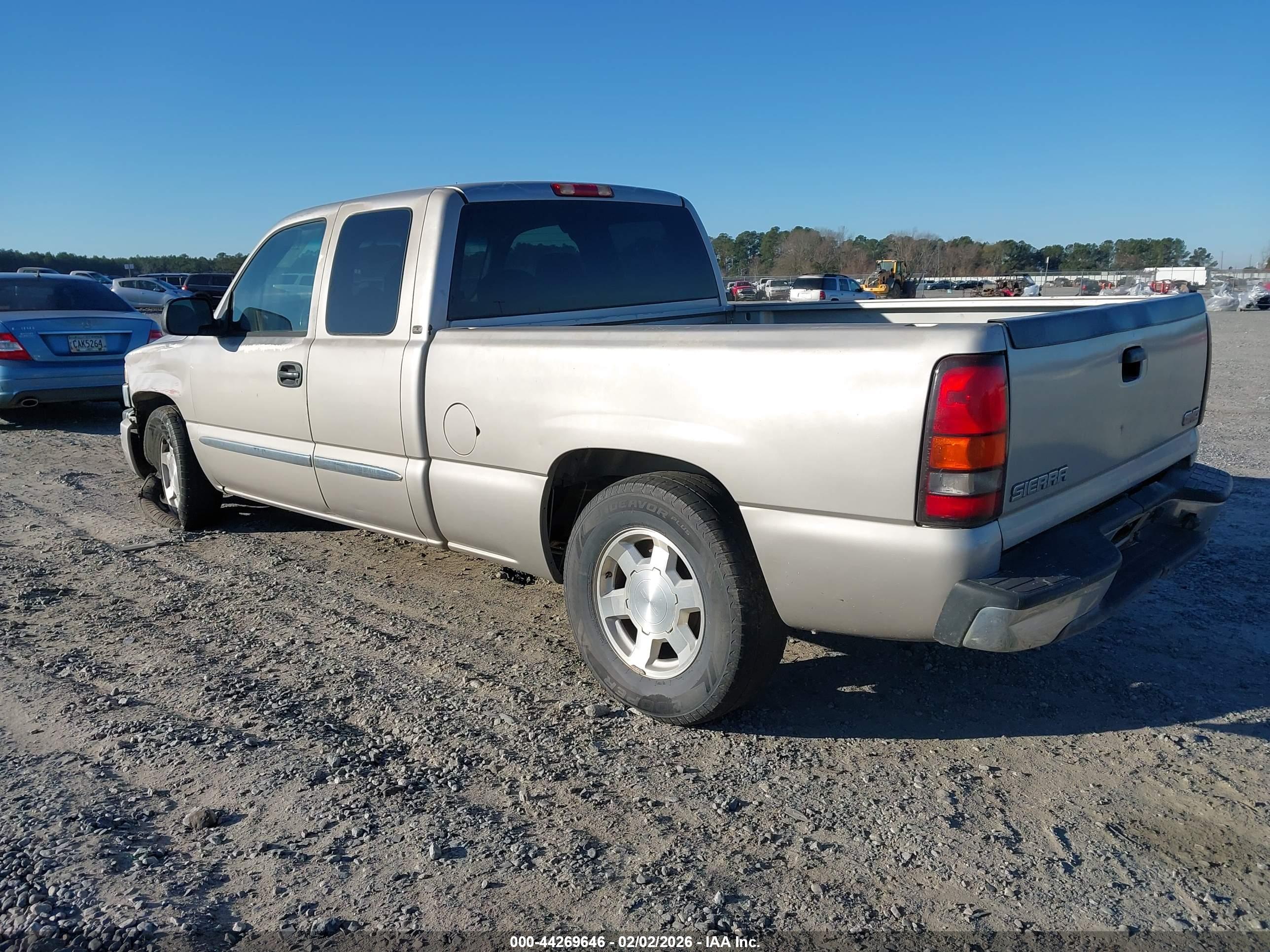 GMC SIERRA image 3