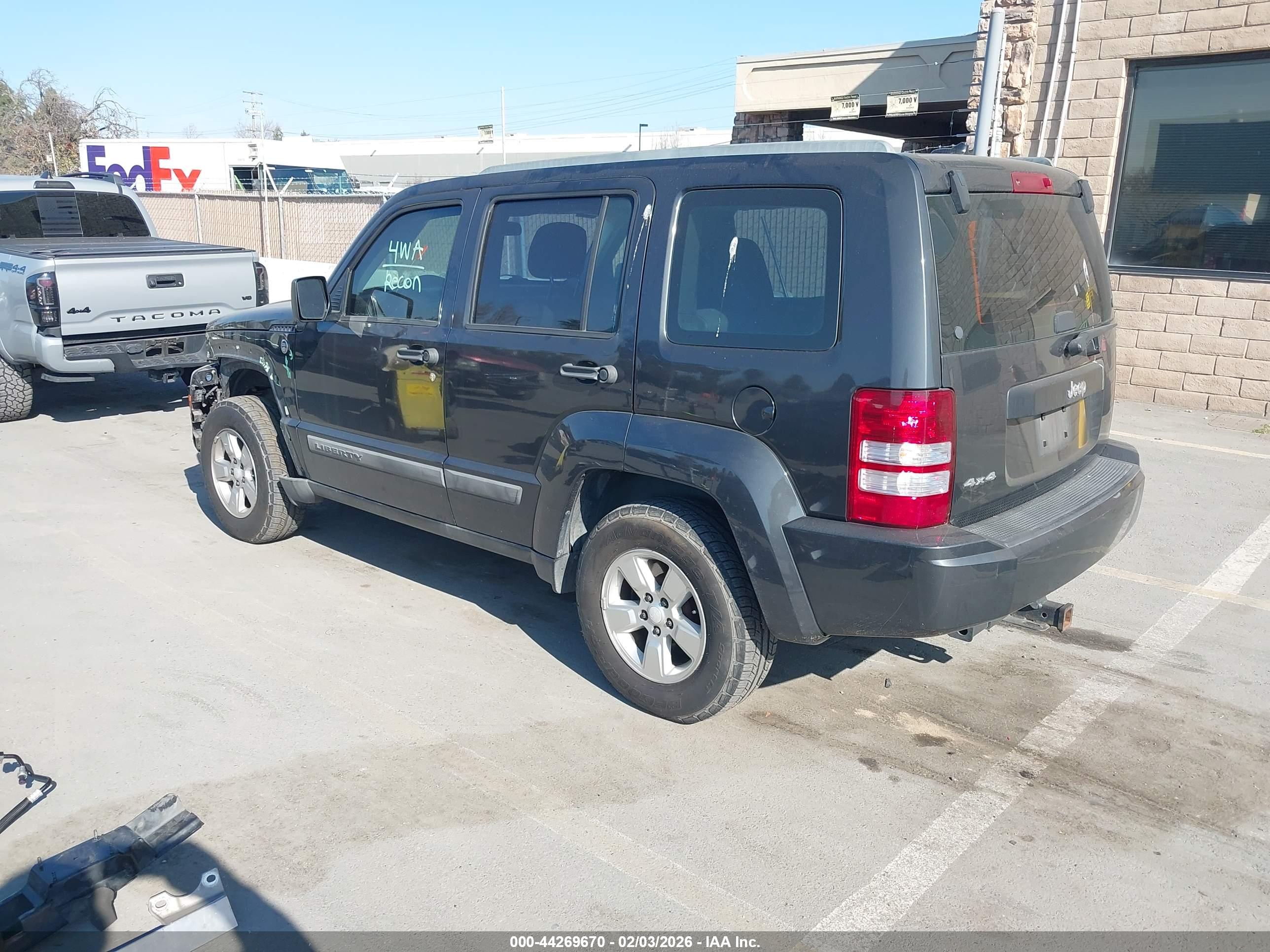 JEEP LIBERTY image 3
