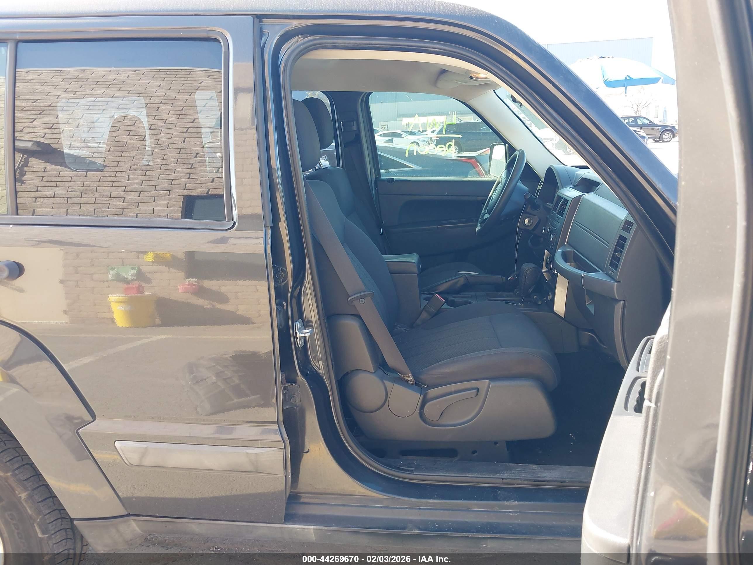 JEEP LIBERTY image 5