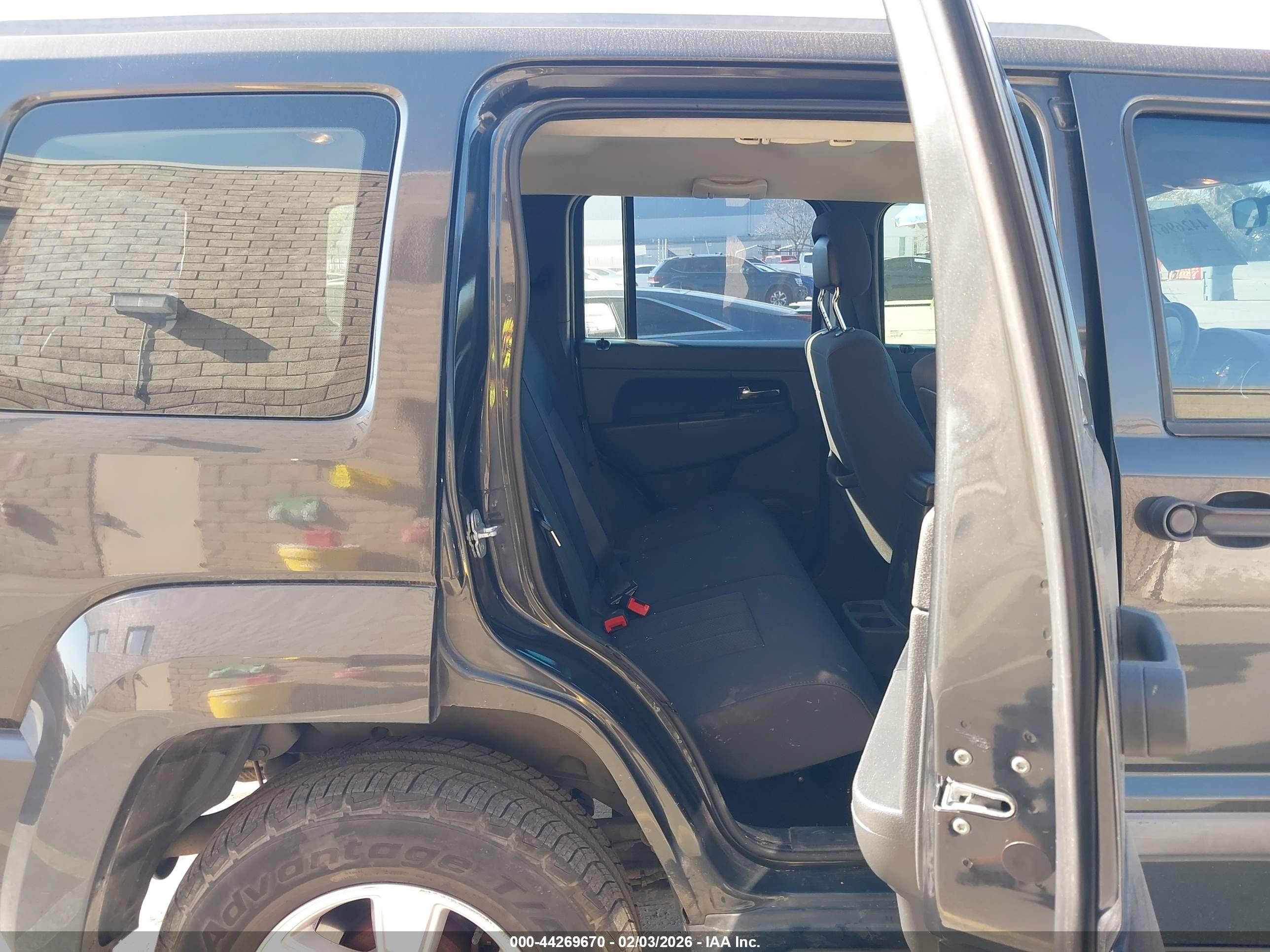 JEEP LIBERTY image 8
