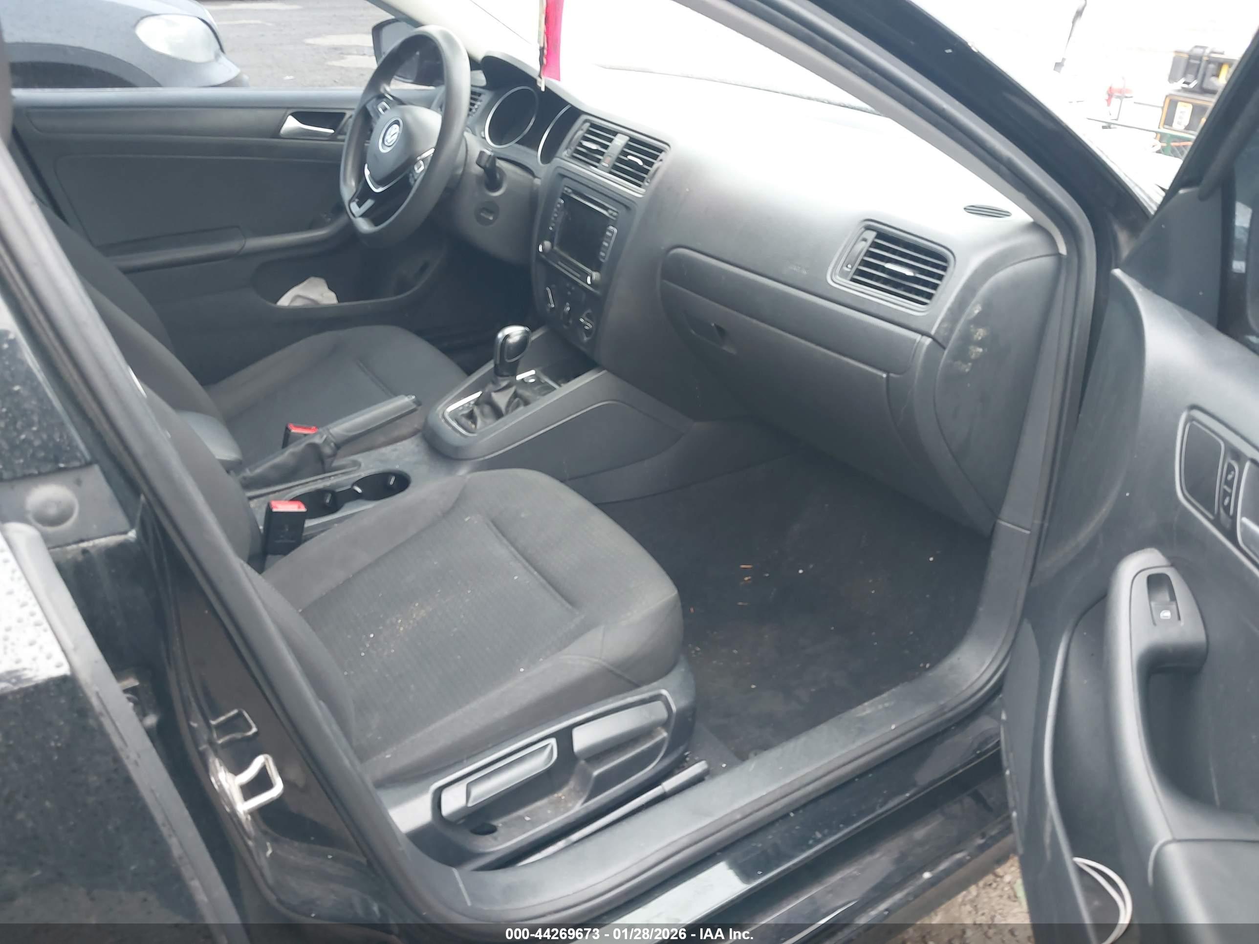 VOLKSWAGEN JETTA image 5