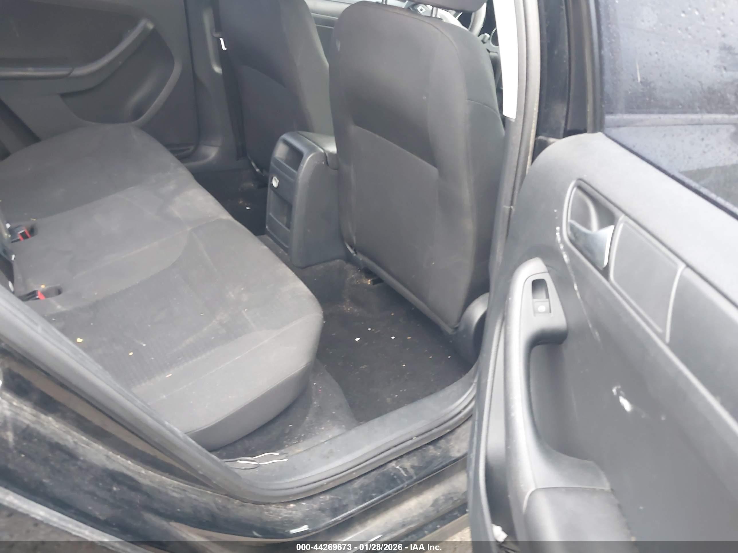 VOLKSWAGEN JETTA image 8