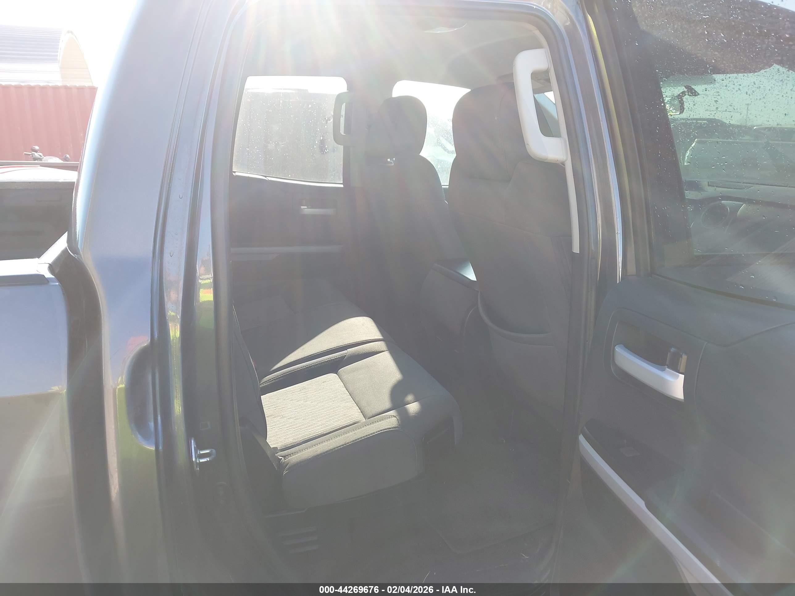 TOYOTA TUNDRA image 8