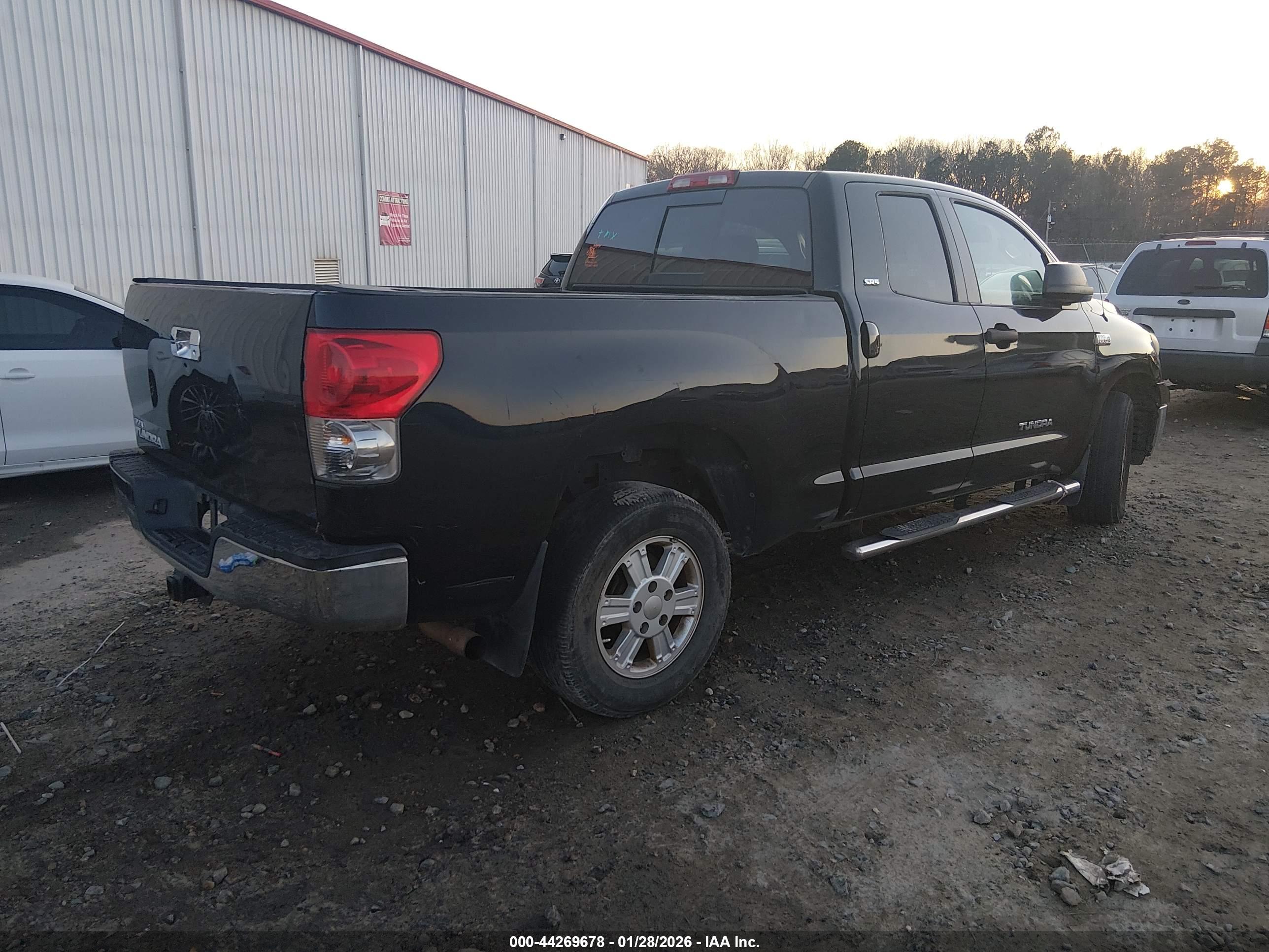 TOYOTA TUNDRA image 4