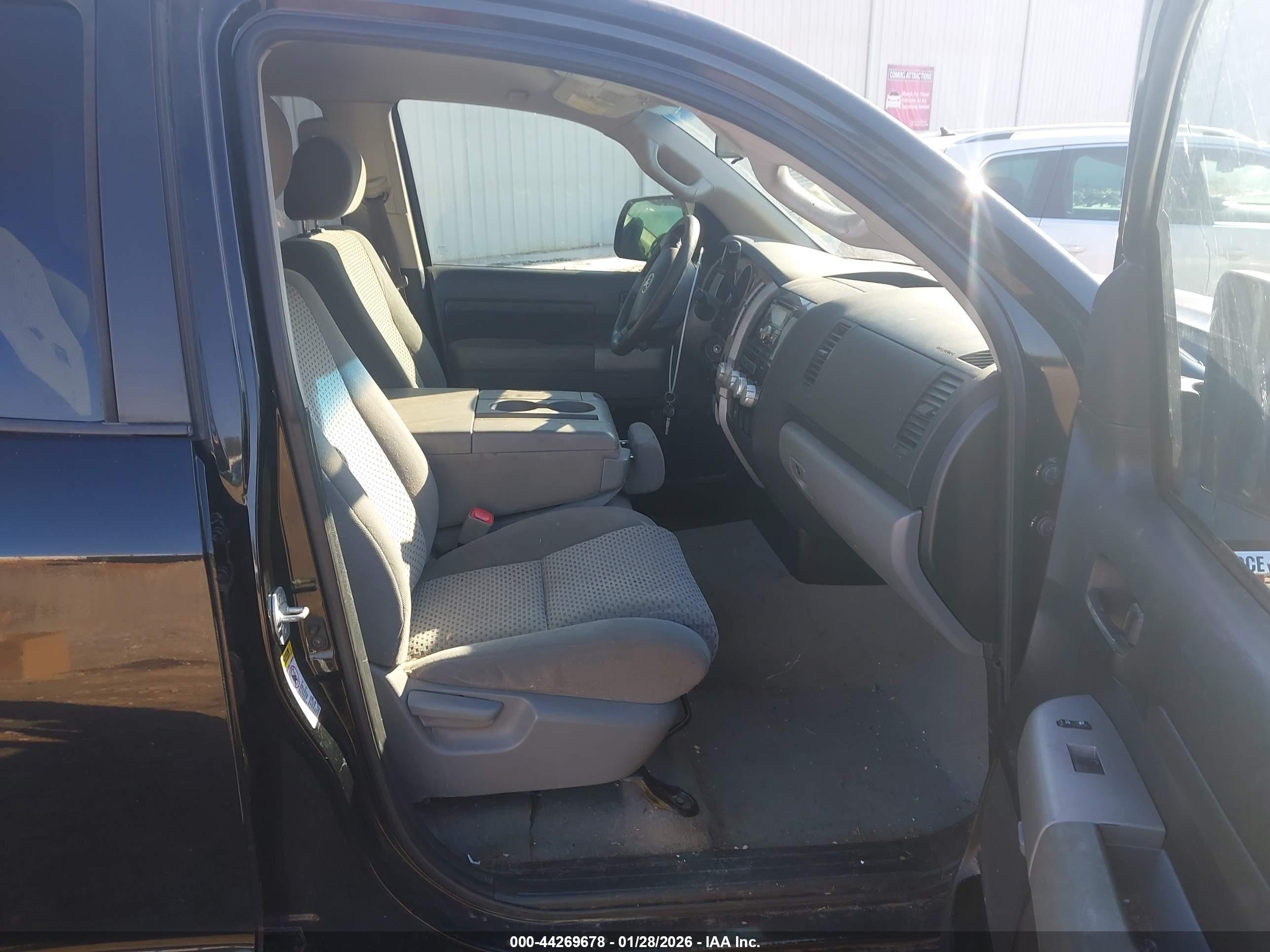 TOYOTA TUNDRA image 5