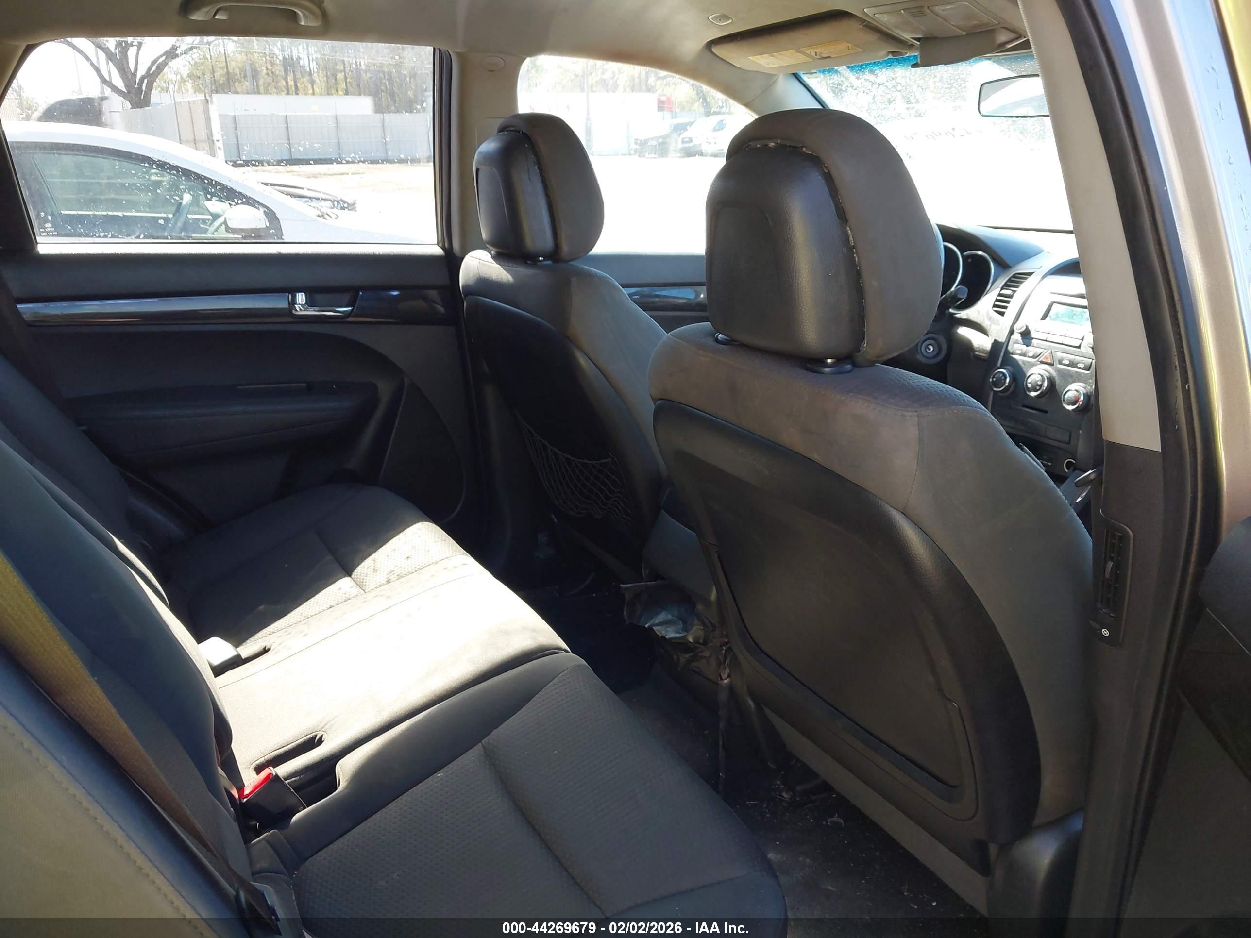KIA SORENTO image 8