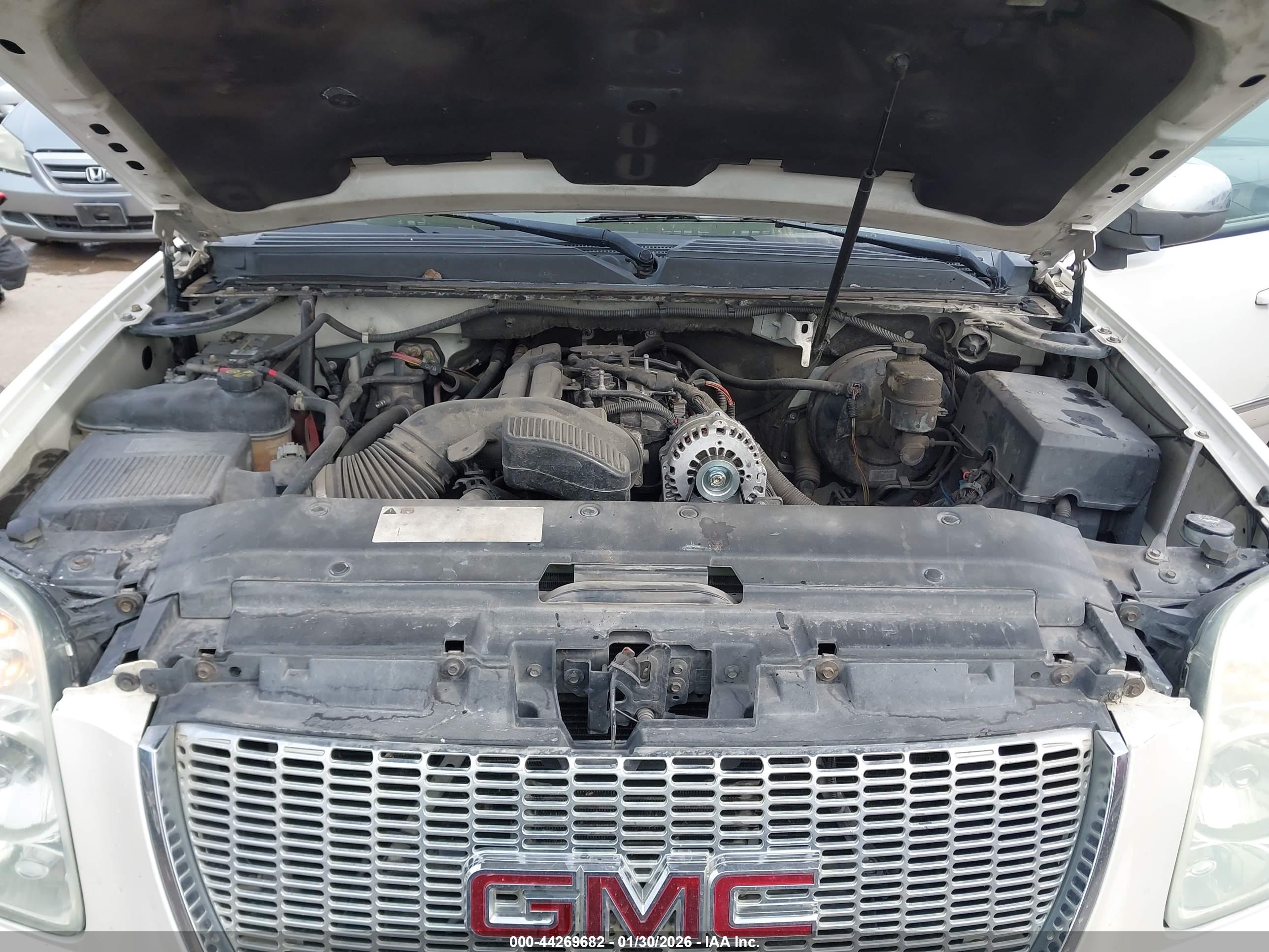 GMC YUKON image 10