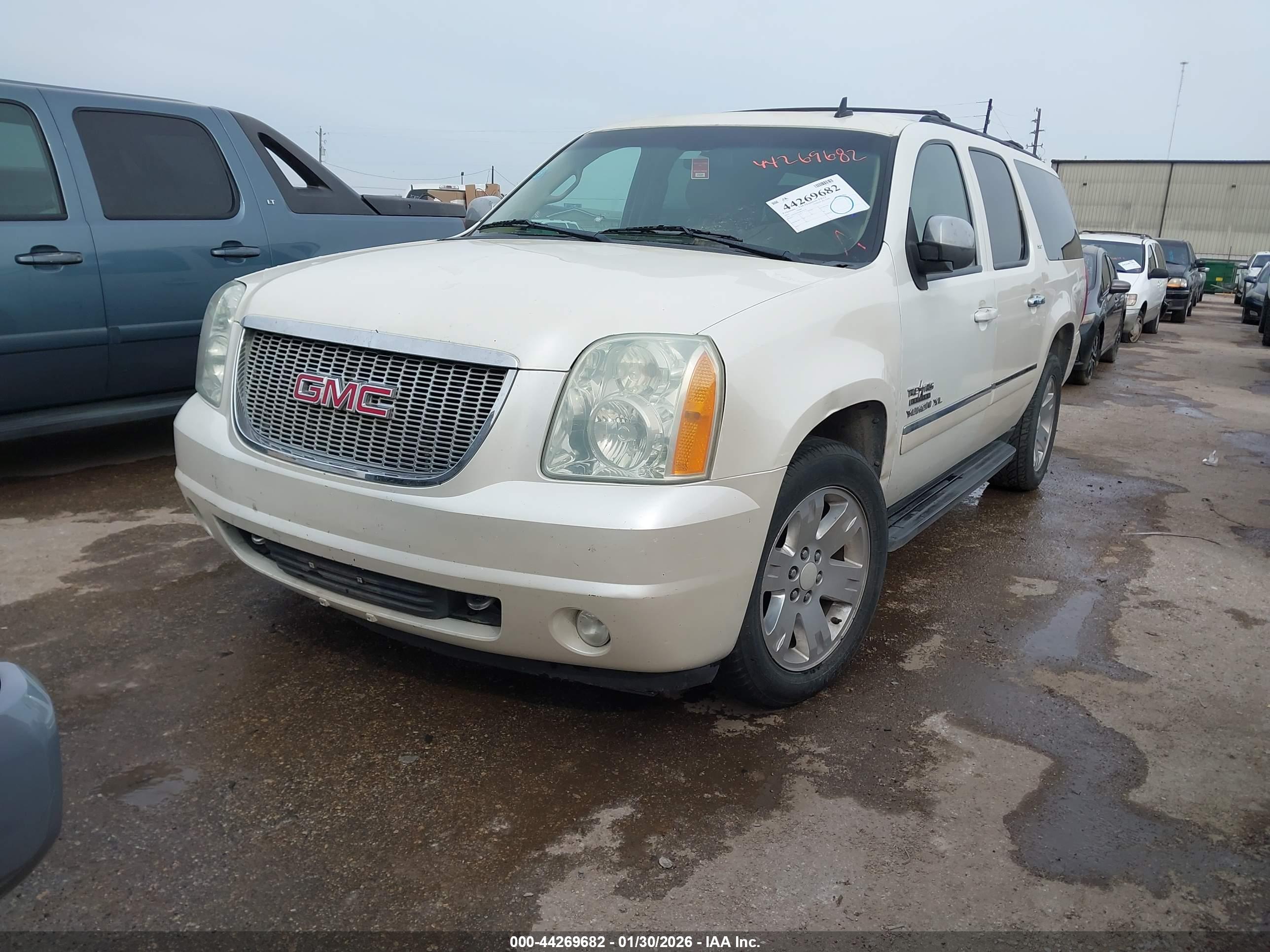 GMC YUKON image 2