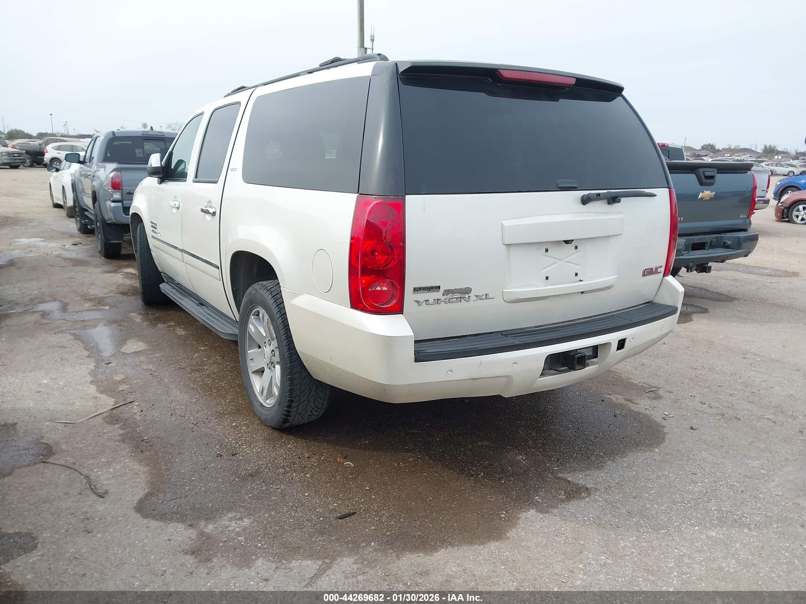 GMC YUKON image 3