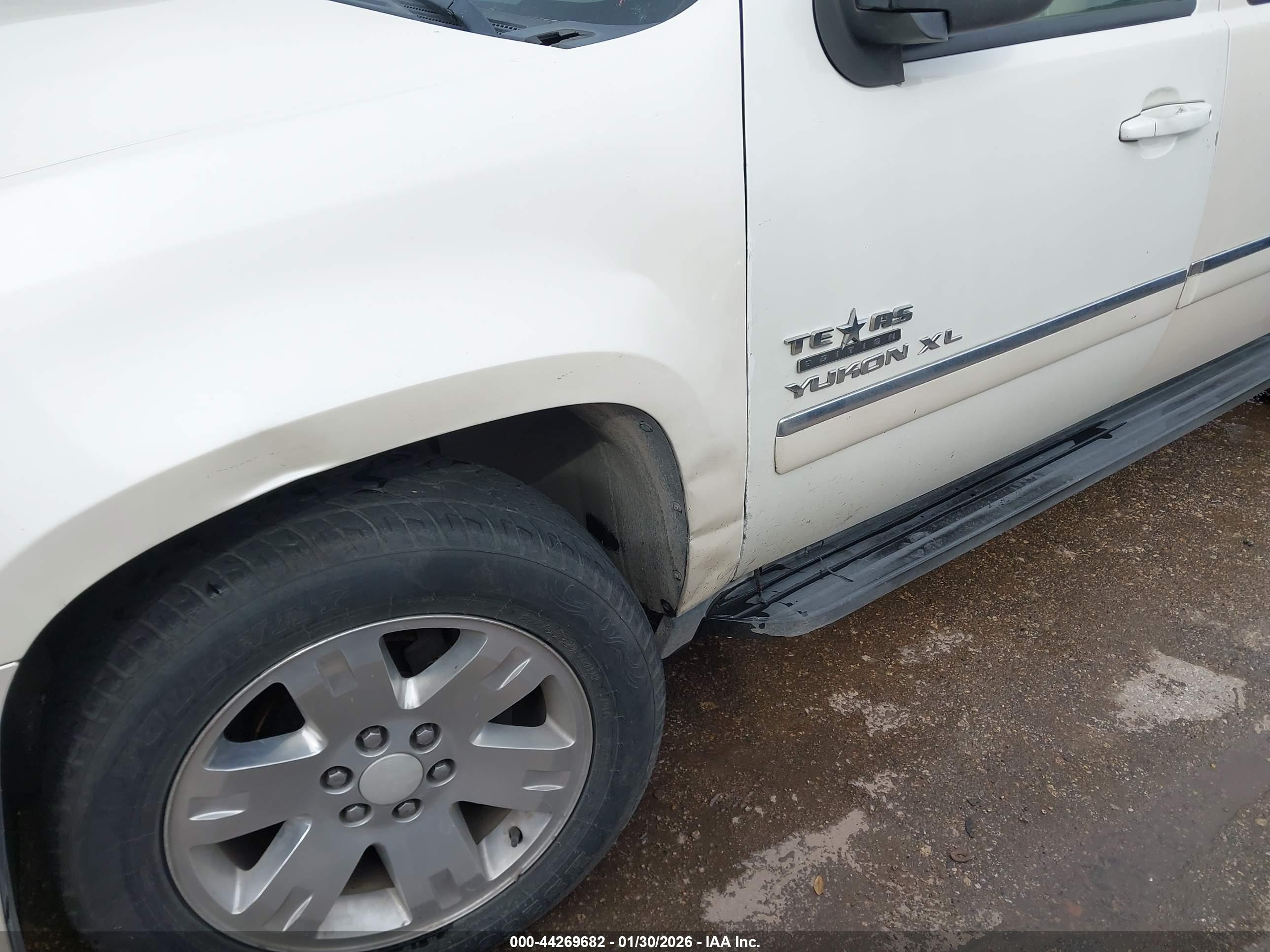 GMC YUKON image 6