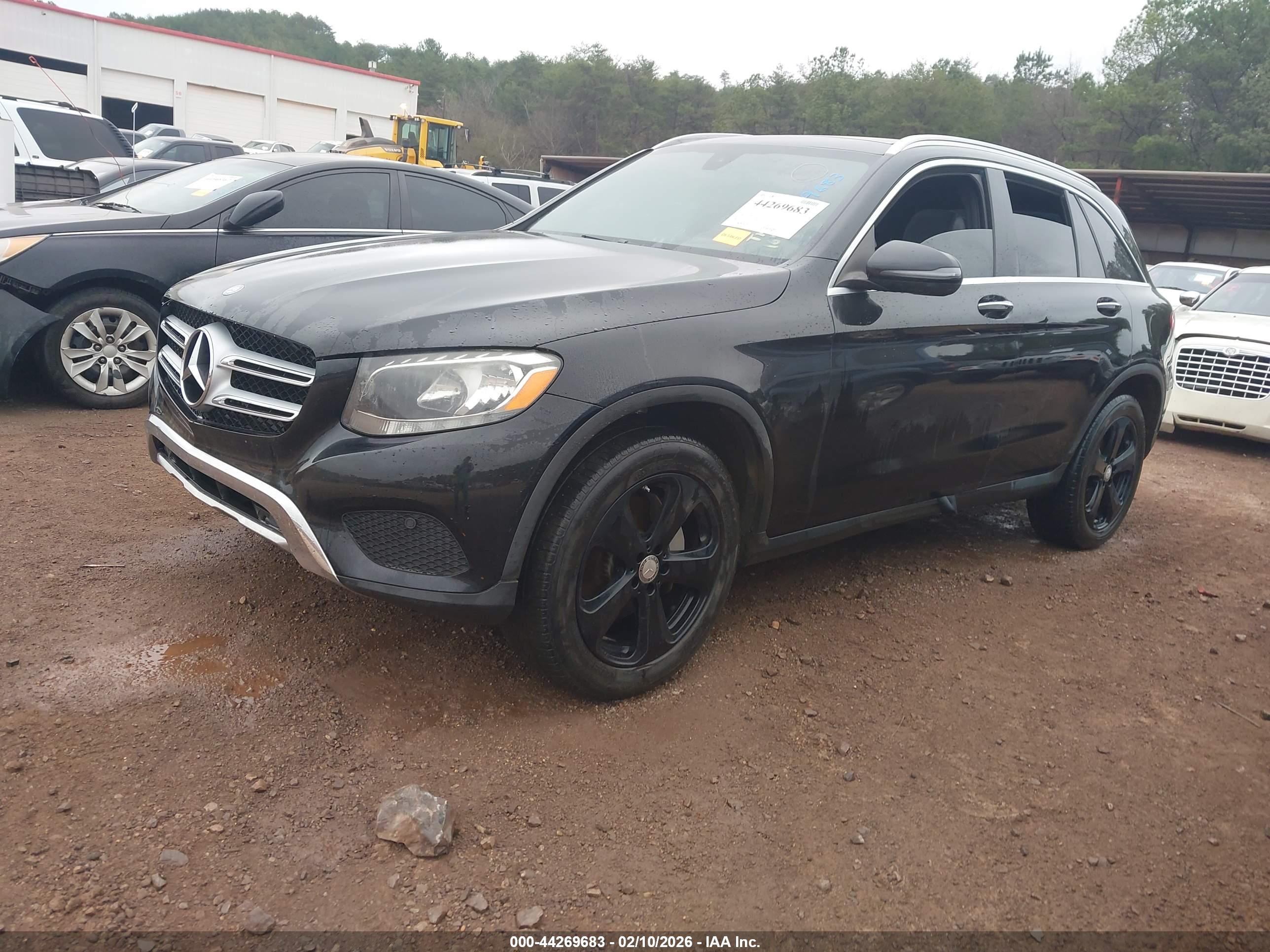 MERCEDES-BENZ GLC image 2