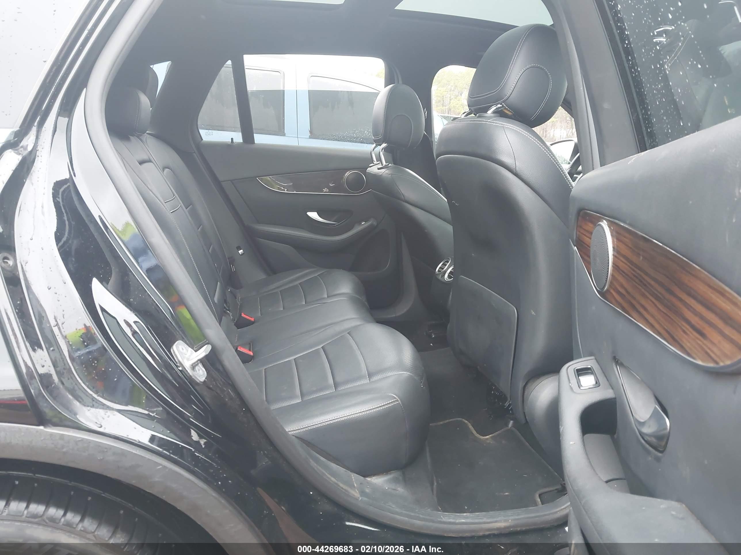 MERCEDES-BENZ GLC image 8