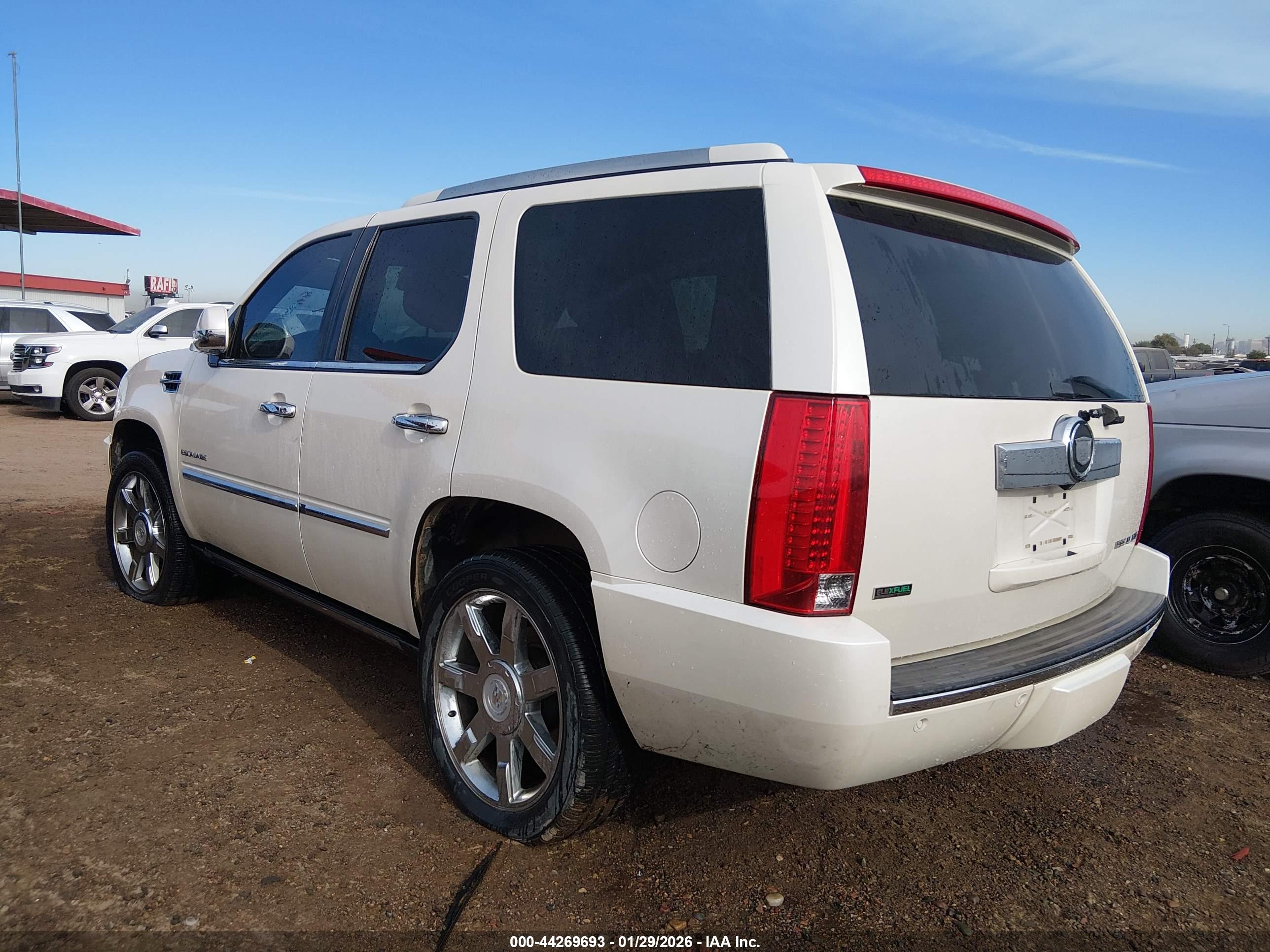 CADILLAC ESCALADE image 3