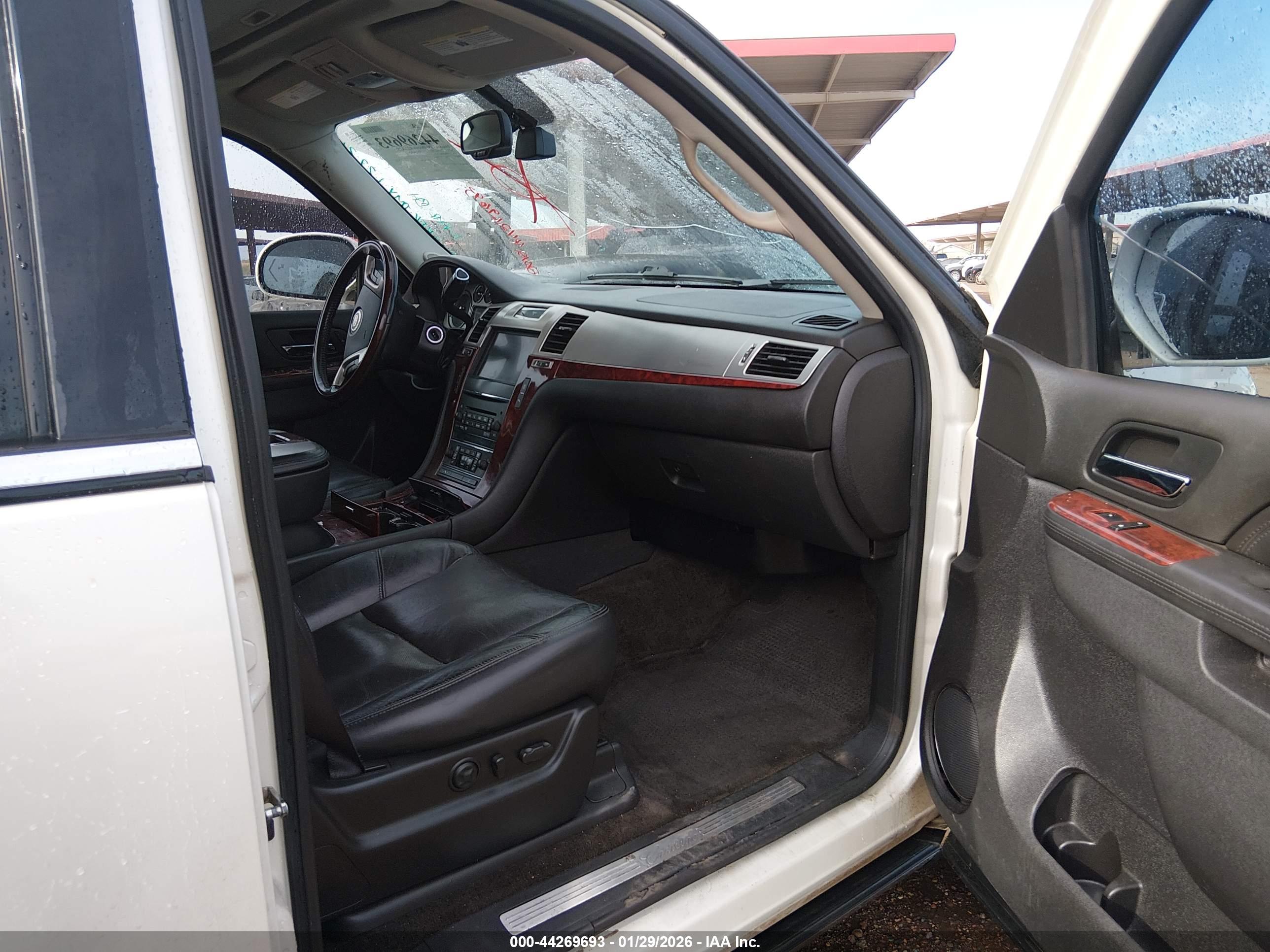 CADILLAC ESCALADE image 5
