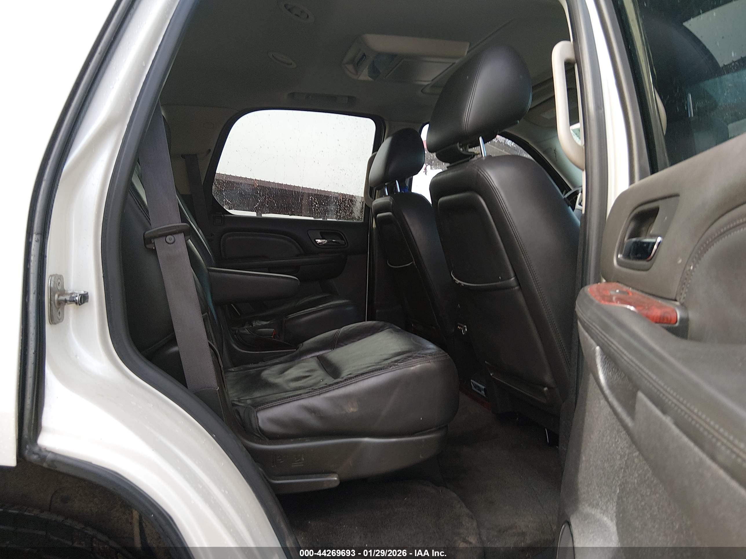 CADILLAC ESCALADE image 8