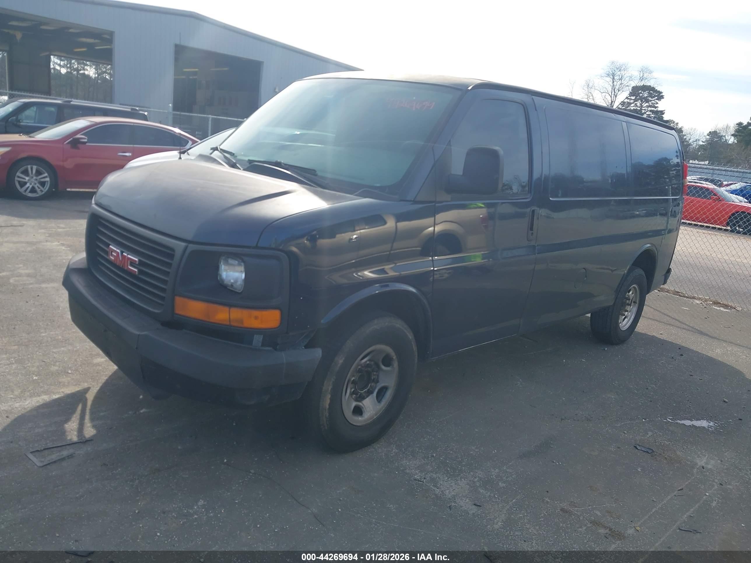 GMC SAVANA image 2