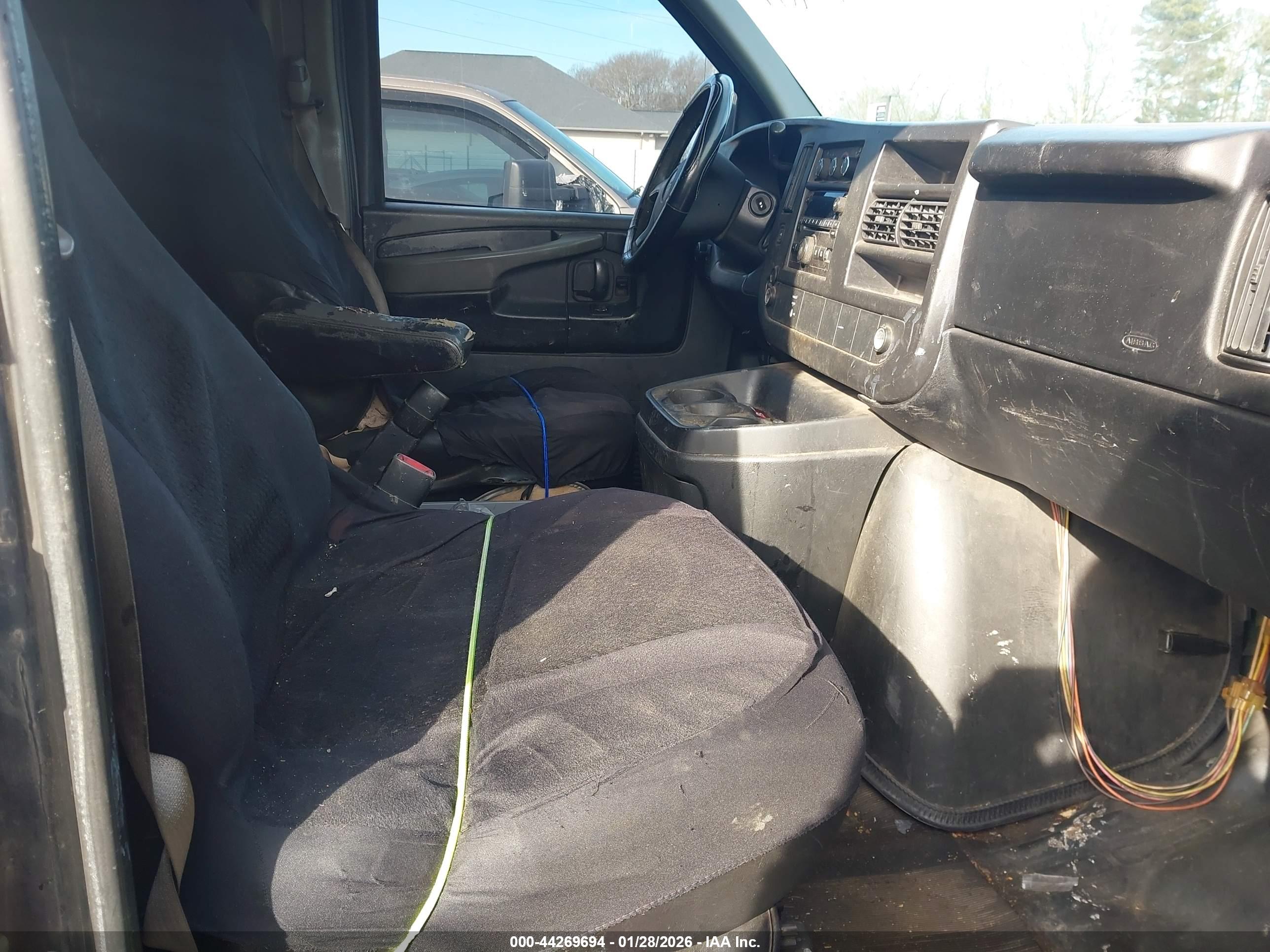 GMC SAVANA image 5