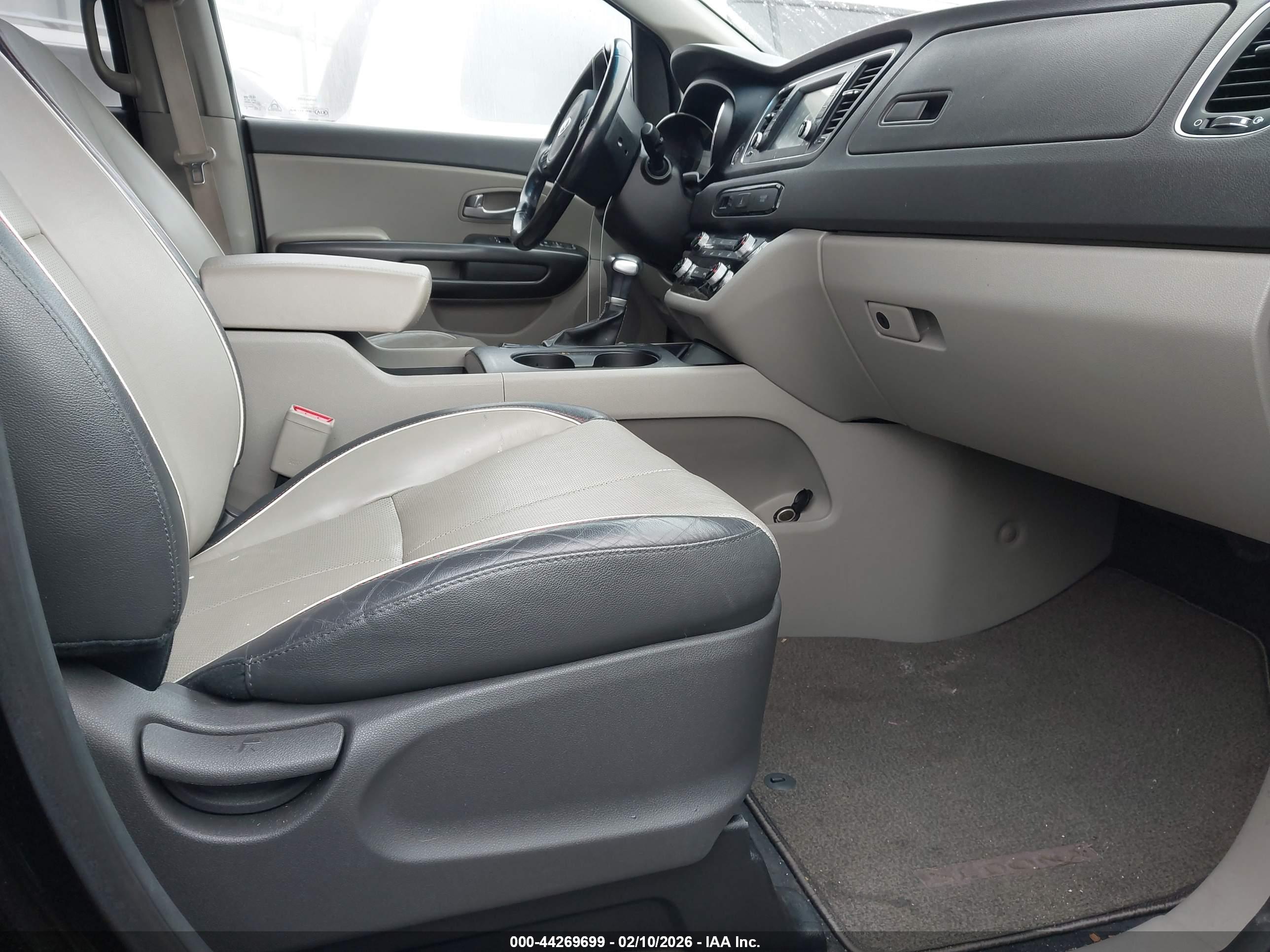KIA SEDONA image 5