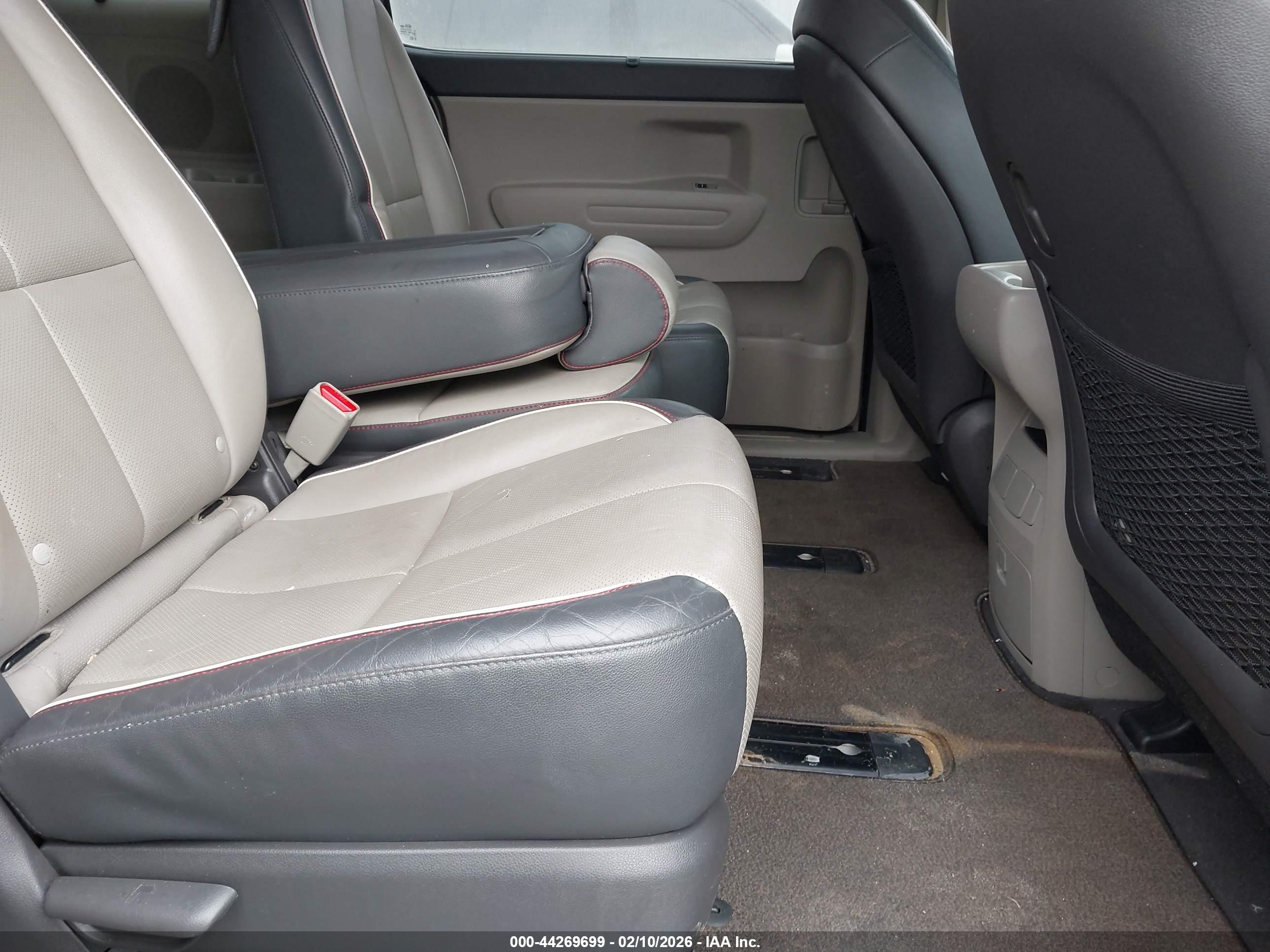 KIA SEDONA image 8