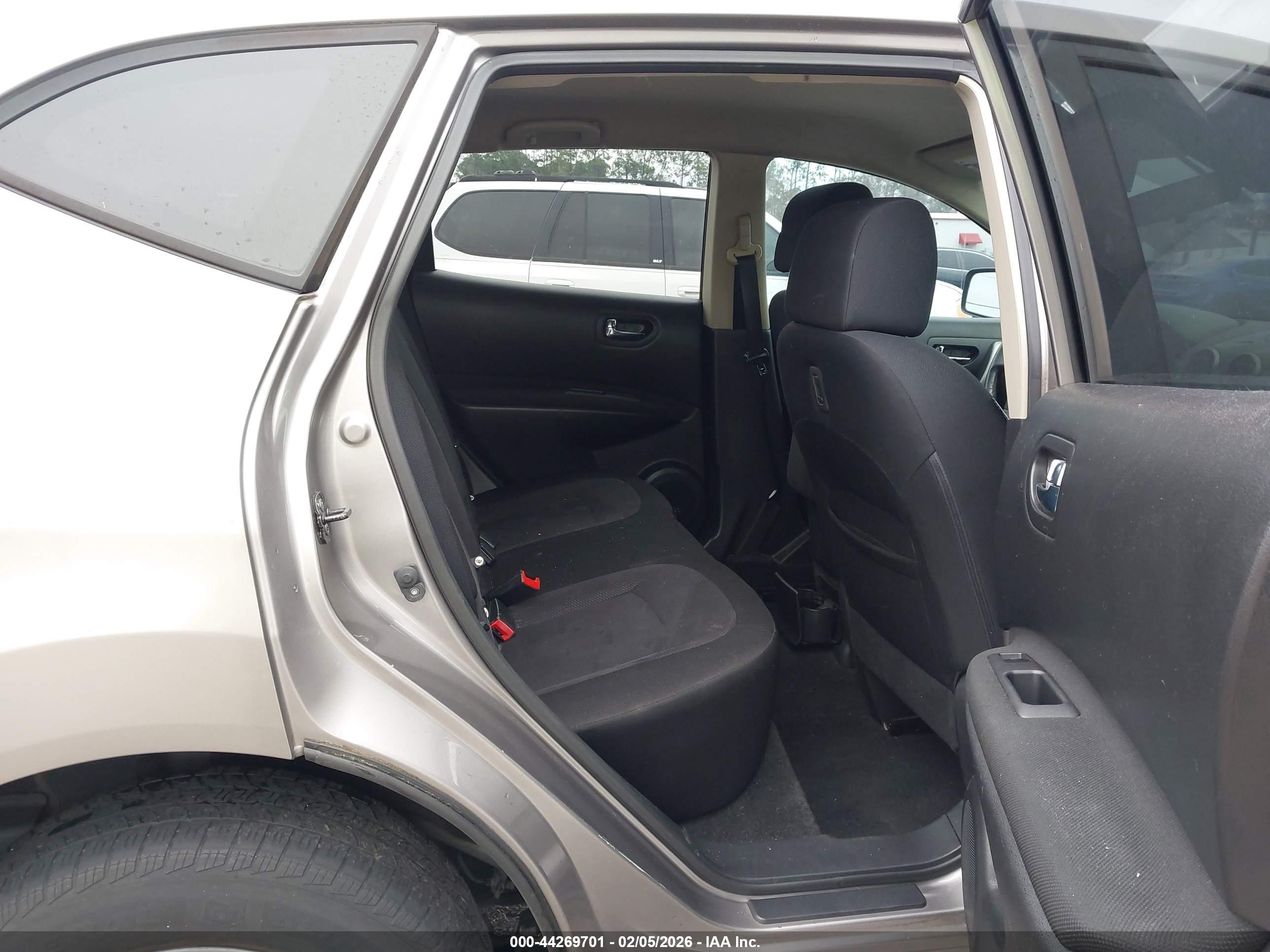 NISSAN ROGUE image 8