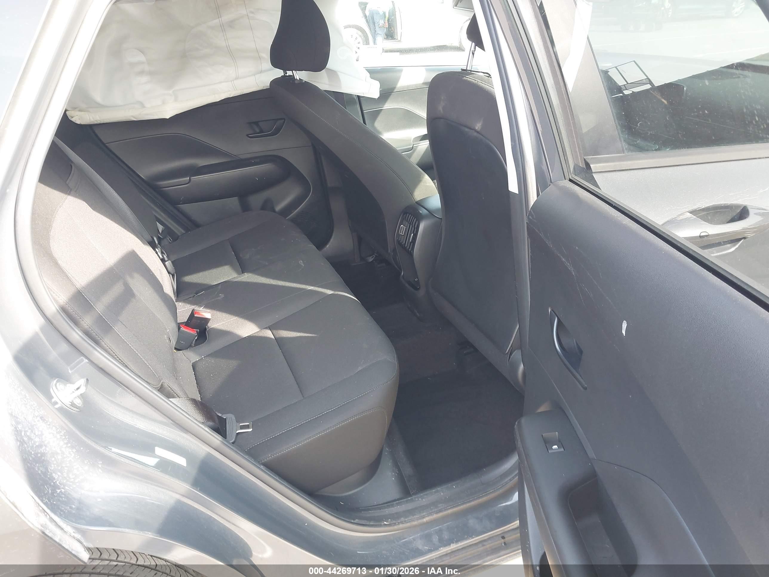 HYUNDAI KONA image 8