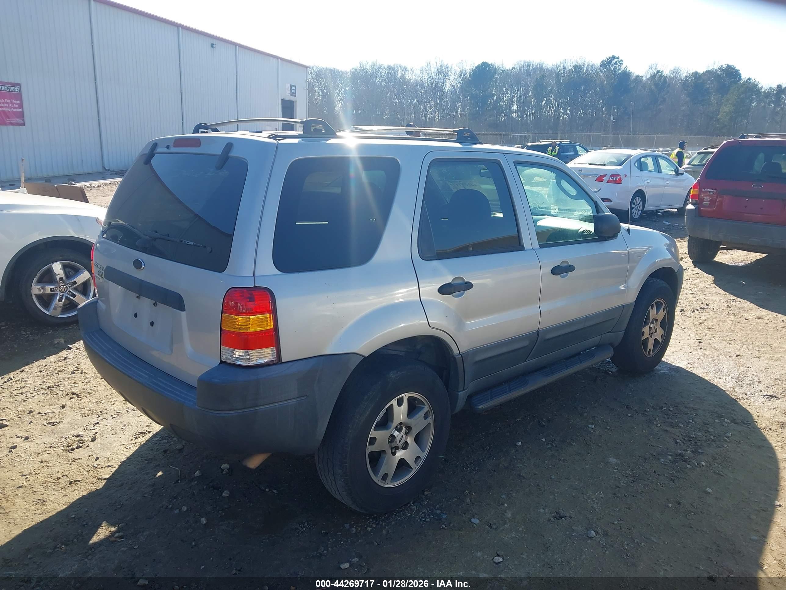 FORD ESCAPE image 4