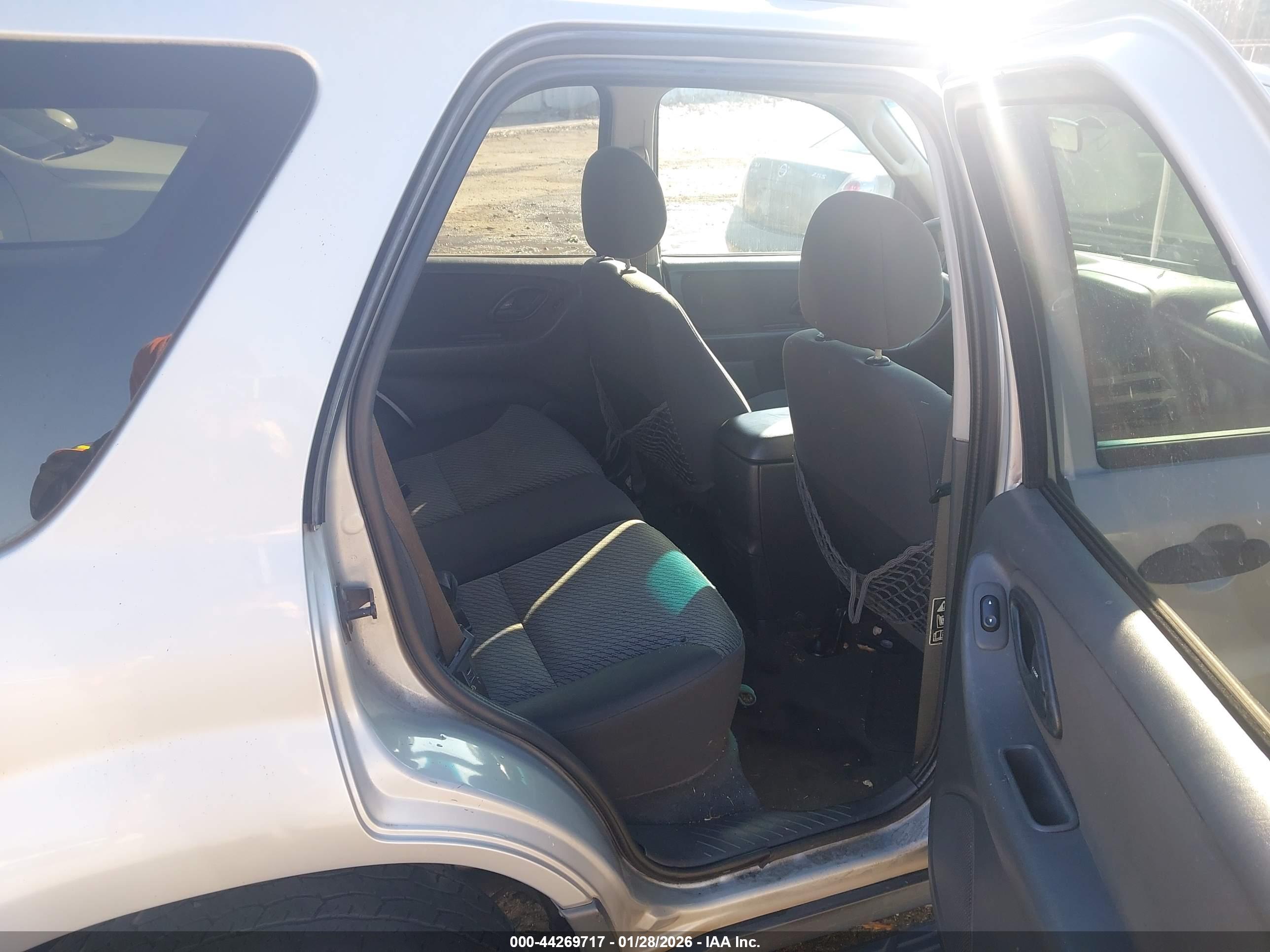 FORD ESCAPE image 8