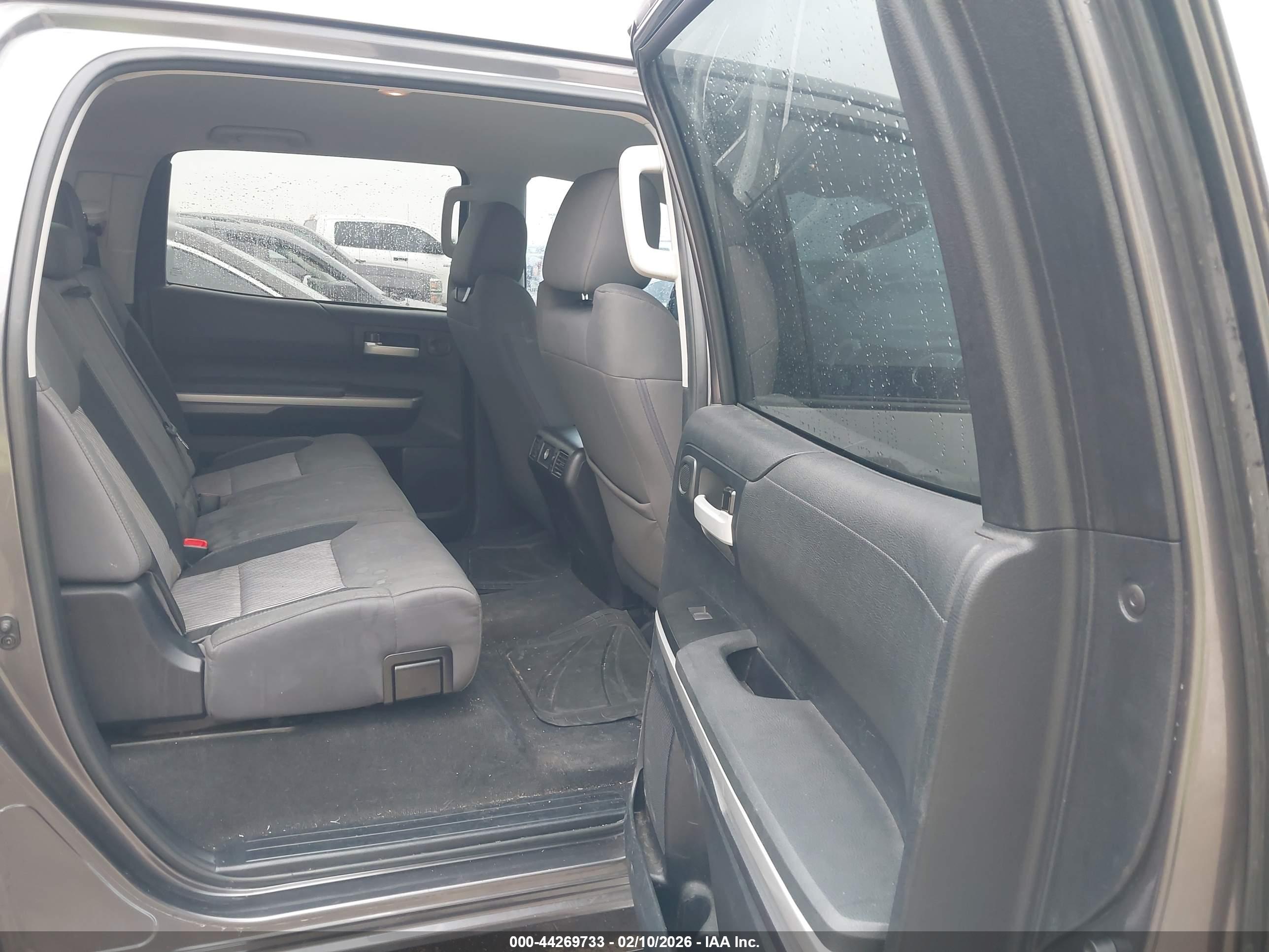 TOYOTA TUNDRA image 8