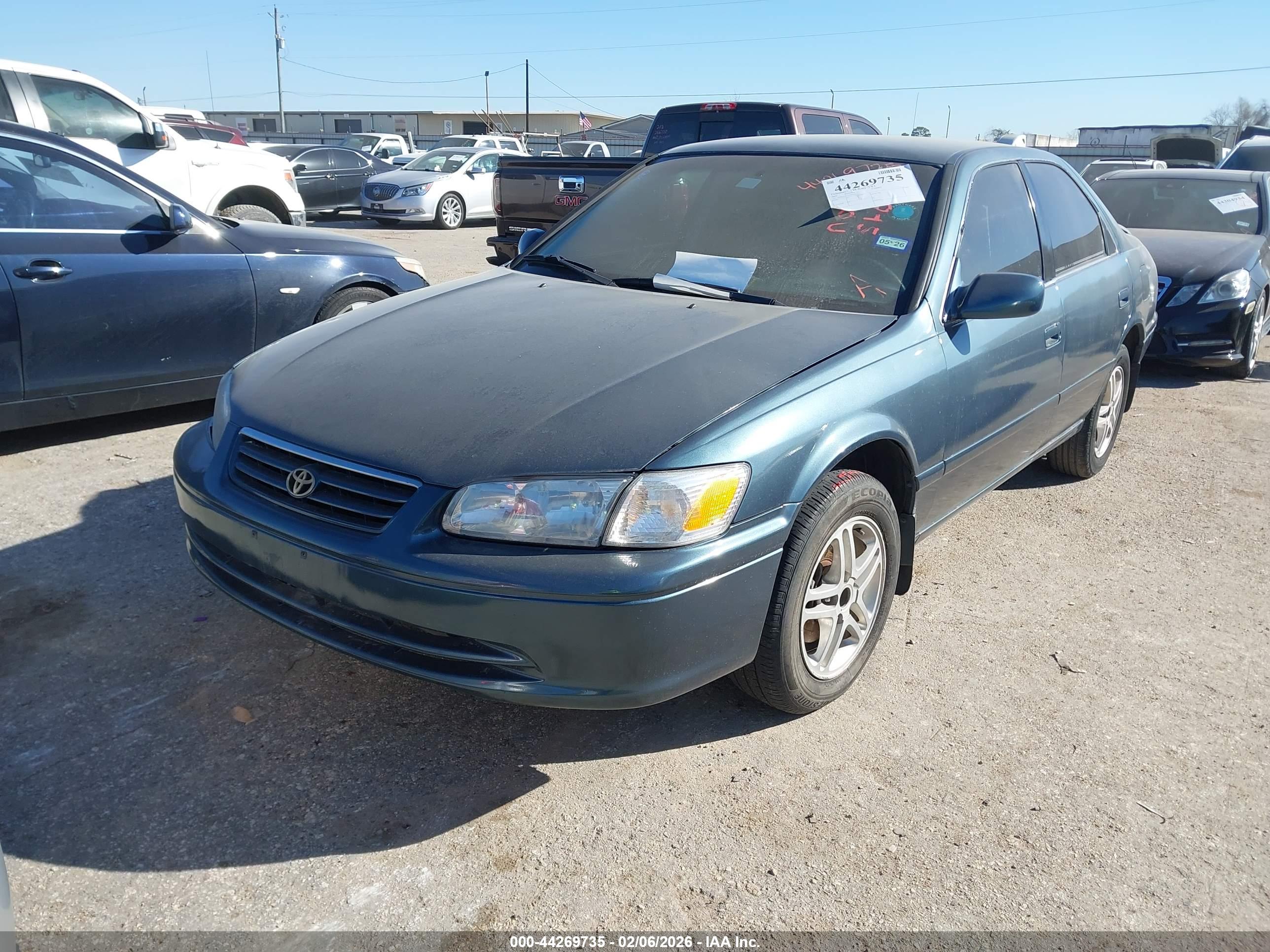 TOYOTA CAMRY image 2