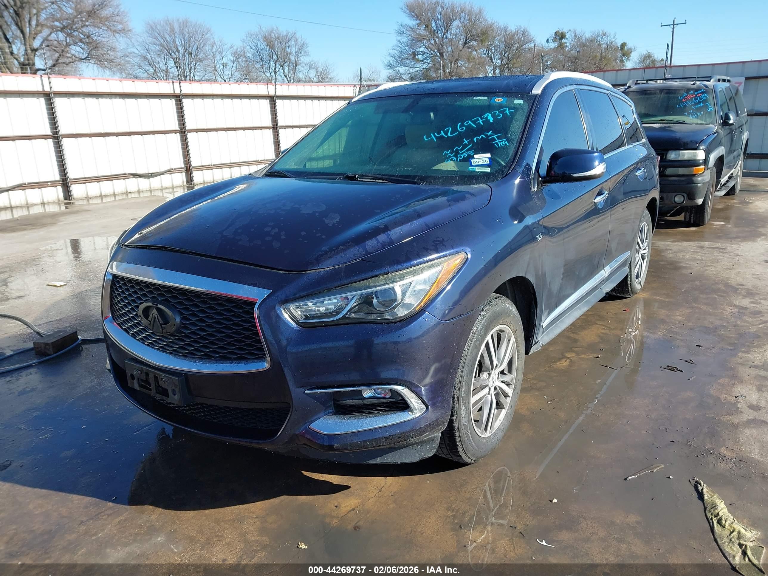 INFINITI QX60 image 2