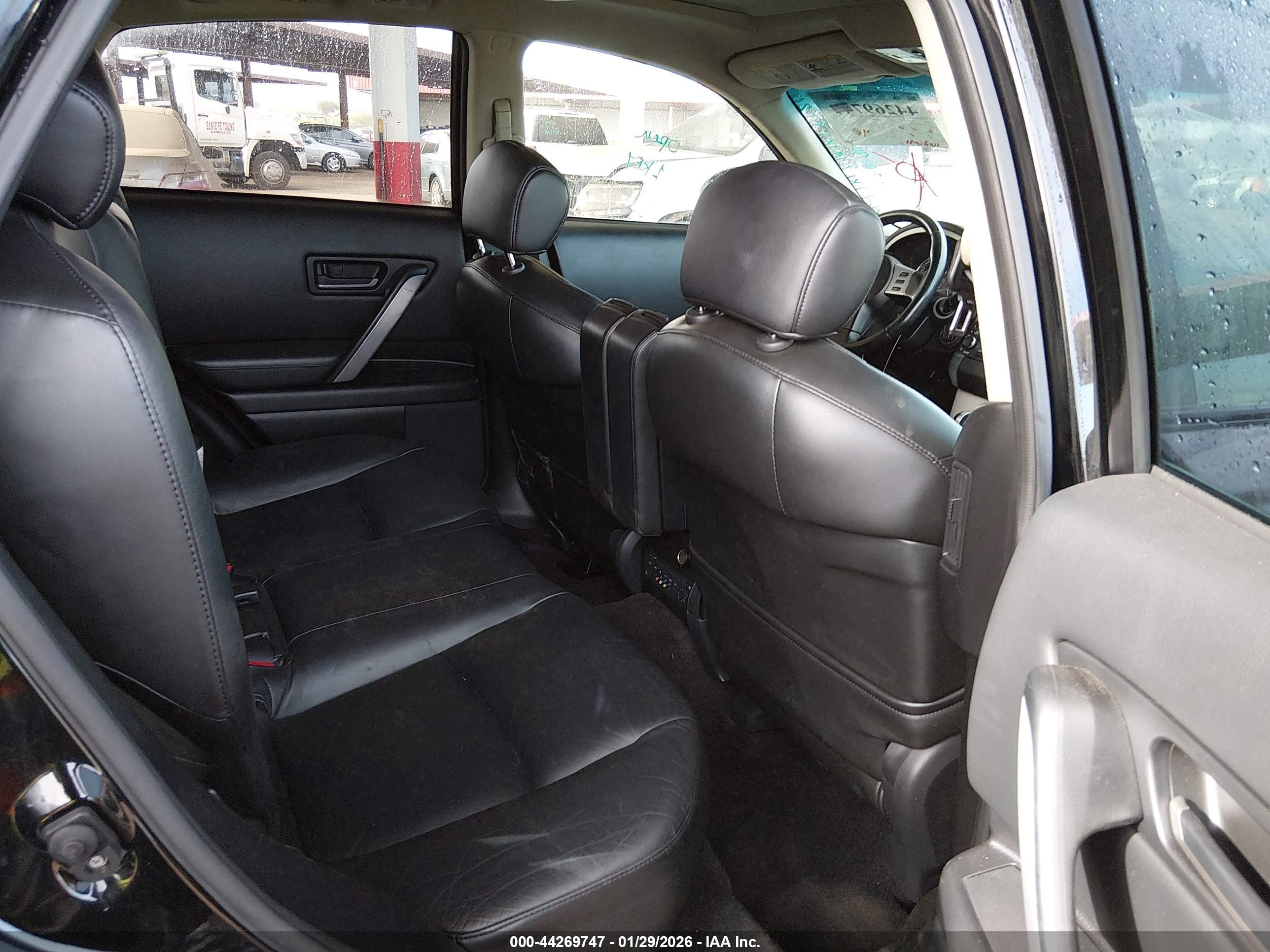 INFINITI FX35 image 8
