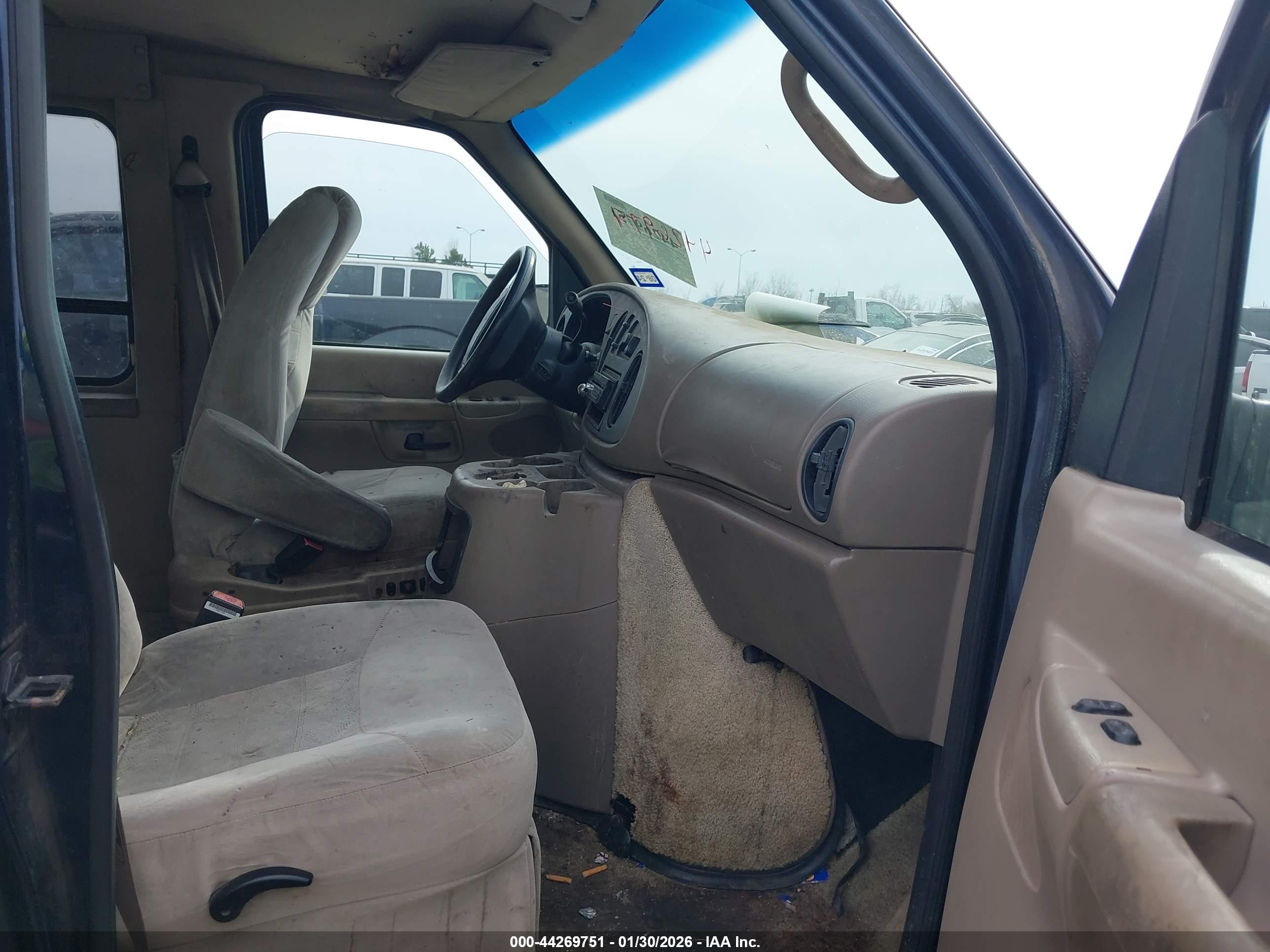 FORD E-150 image 5