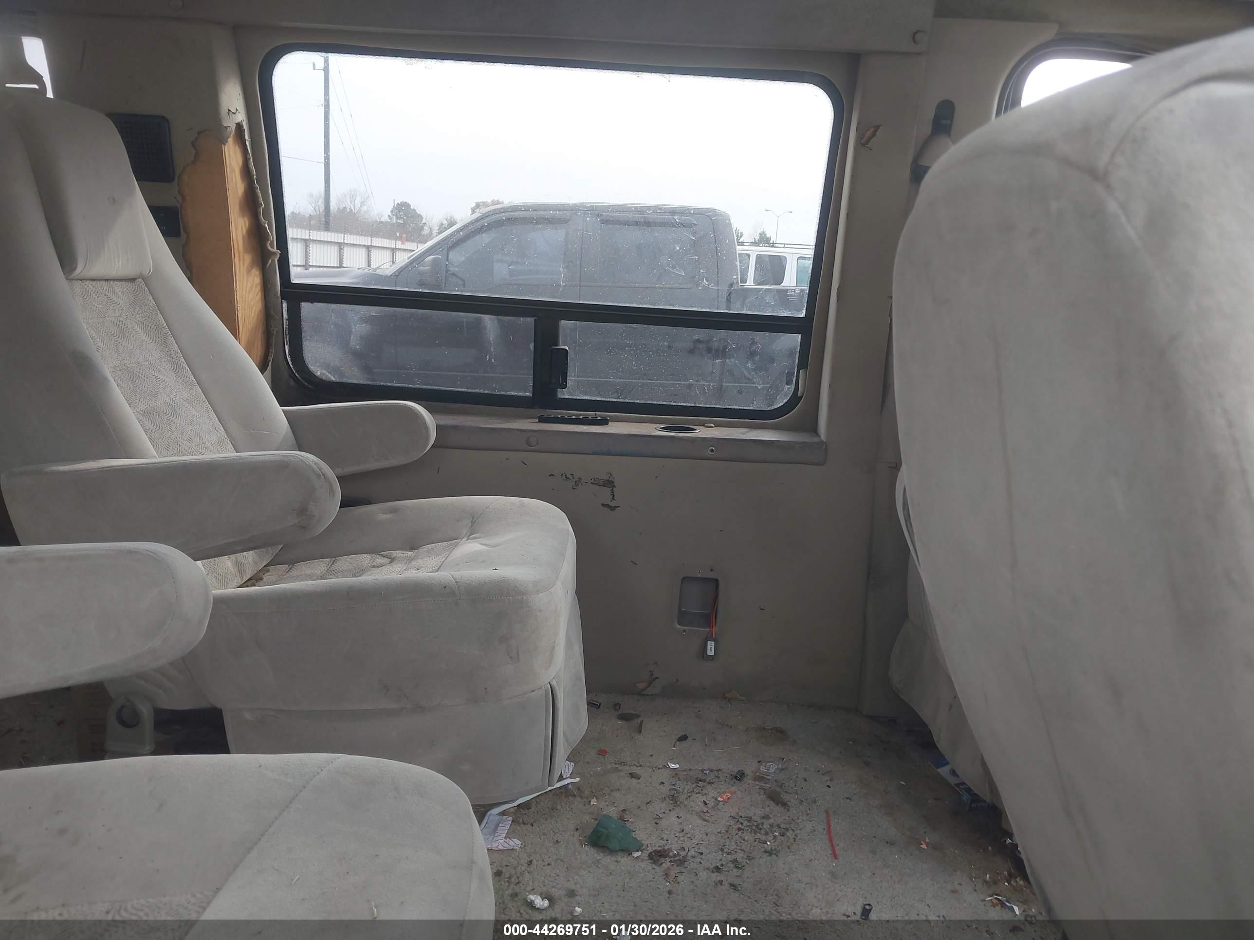 FORD E-150 image 8