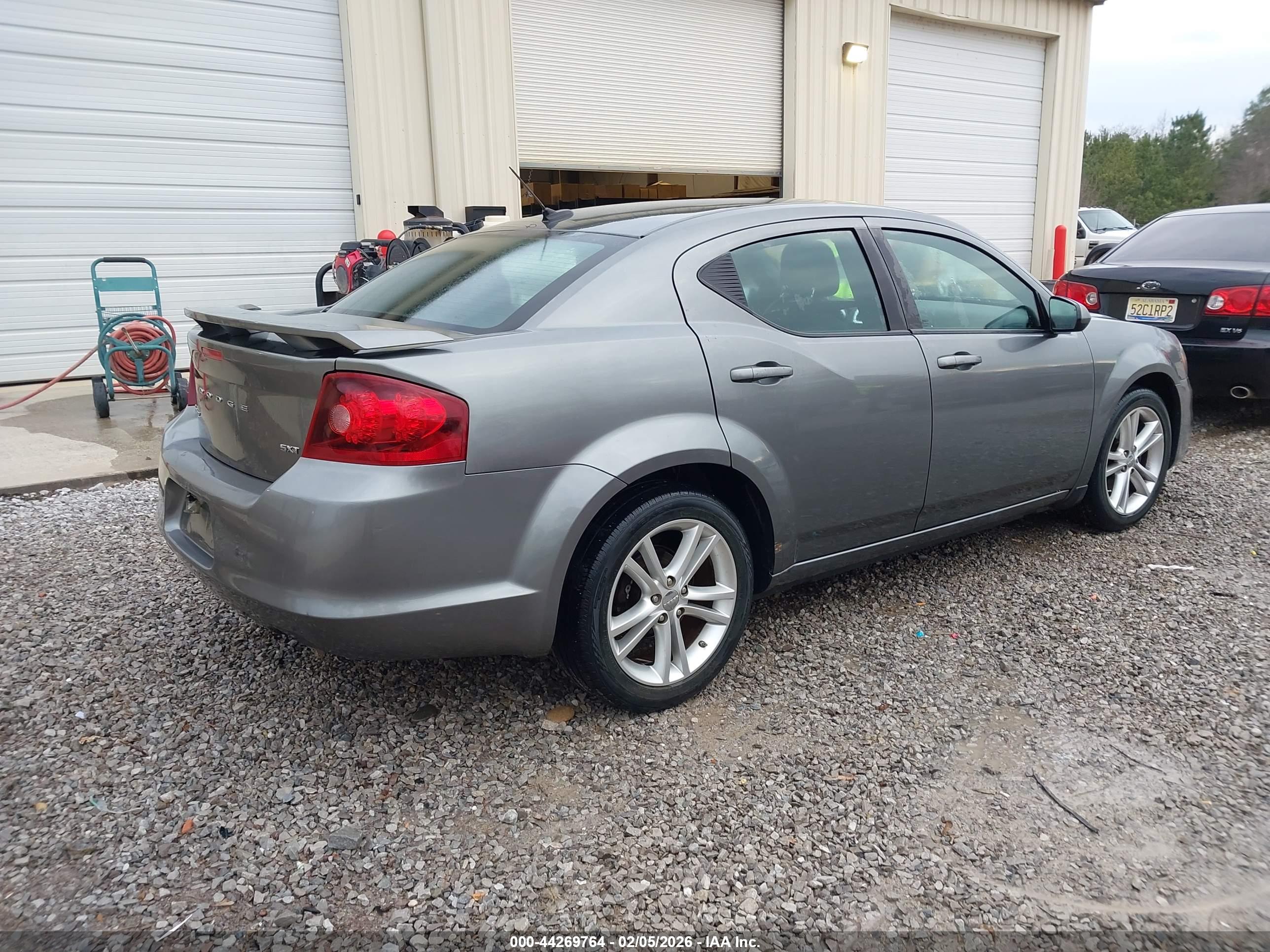 DODGE AVENGER image 4