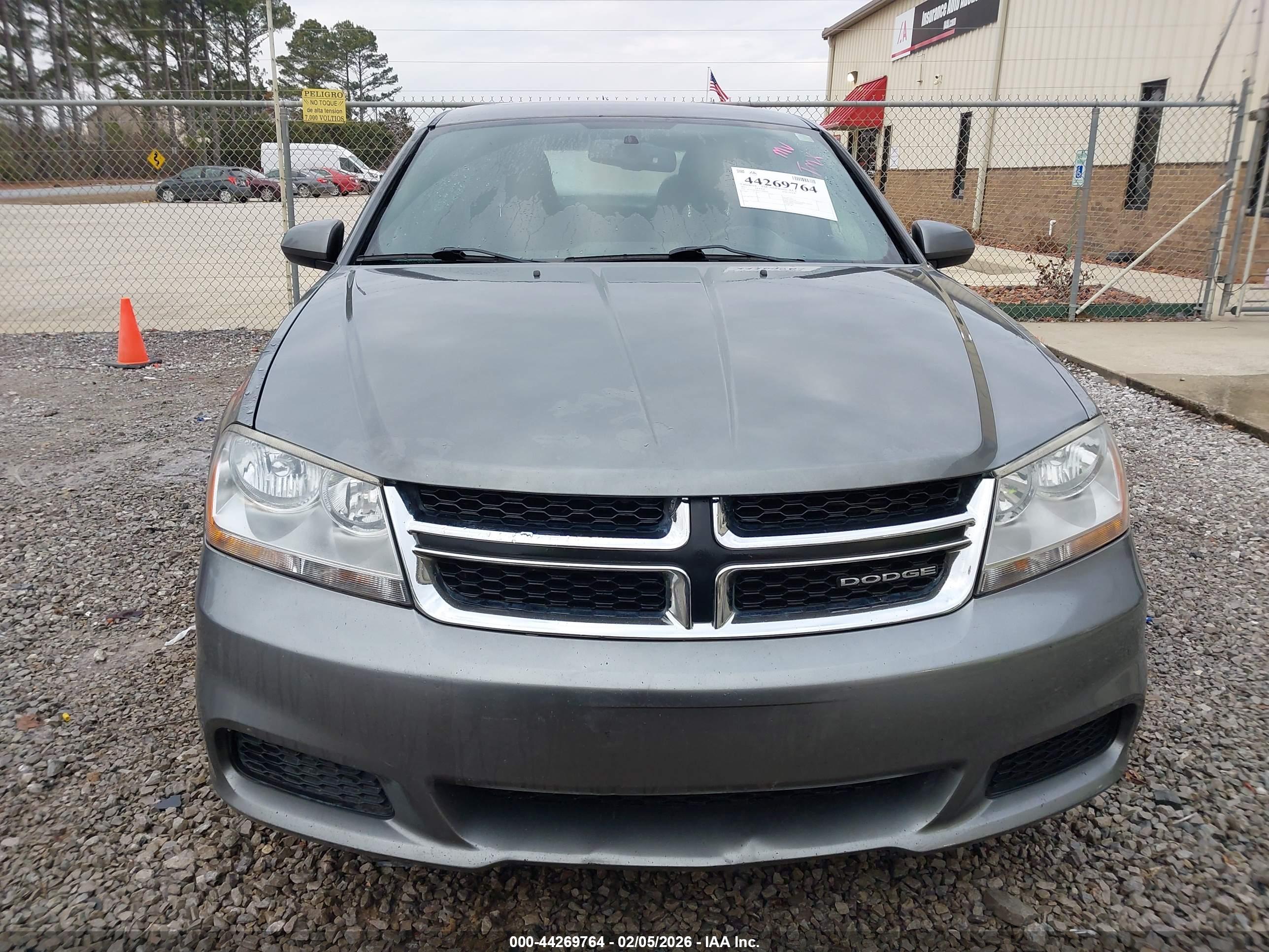DODGE AVENGER image 6