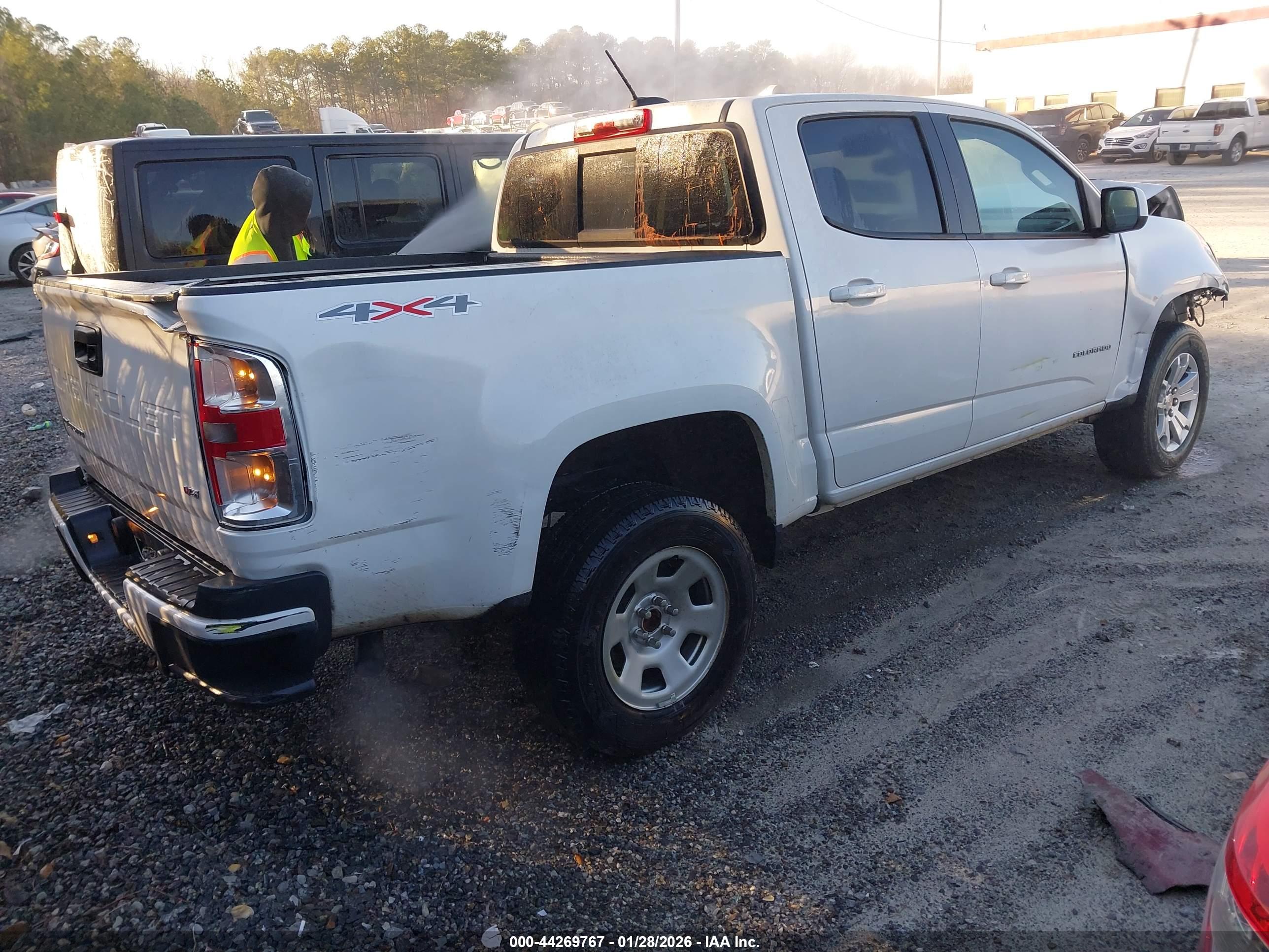 CHEVROLET COLORADO image 4