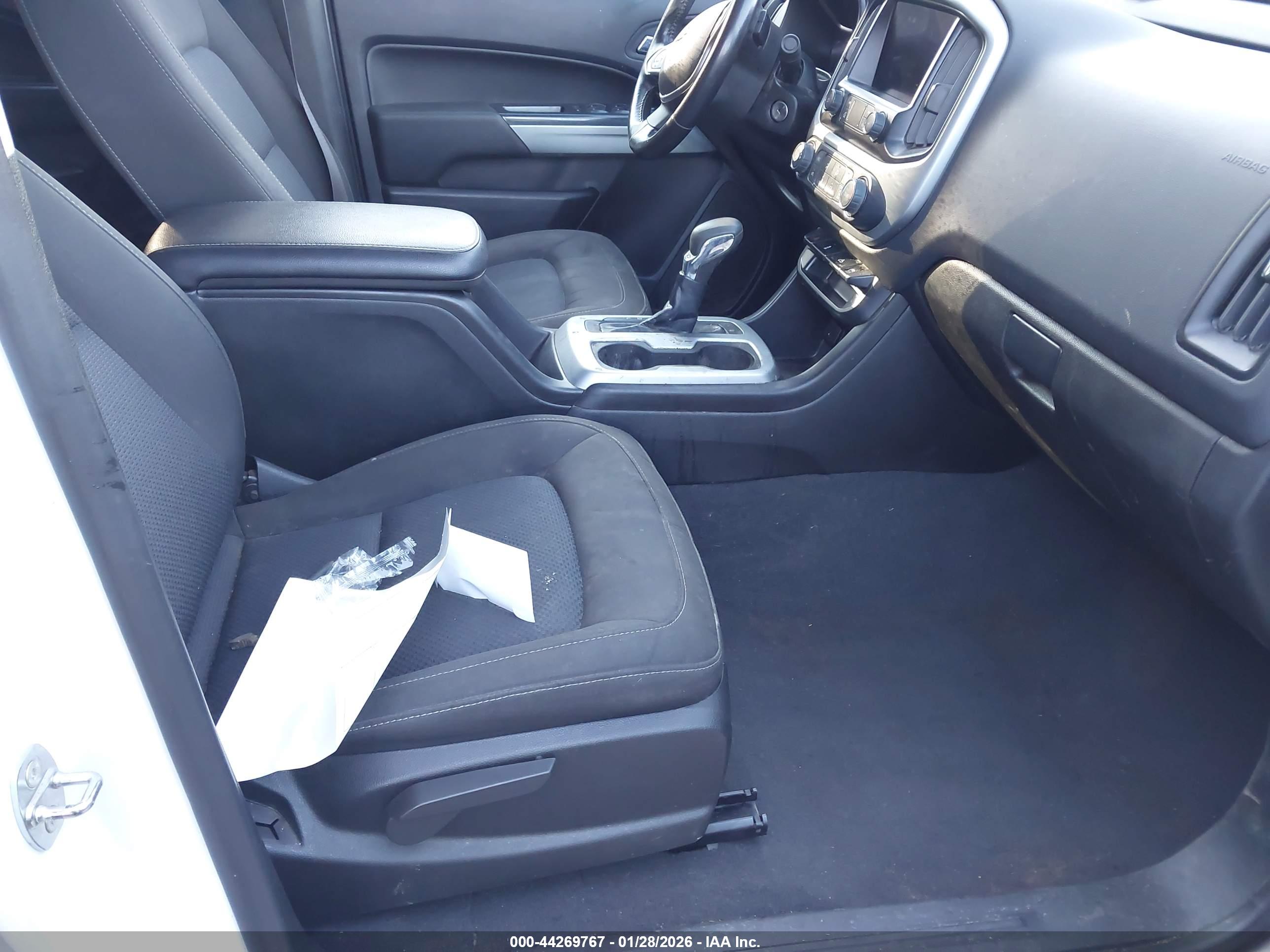 CHEVROLET COLORADO image 5