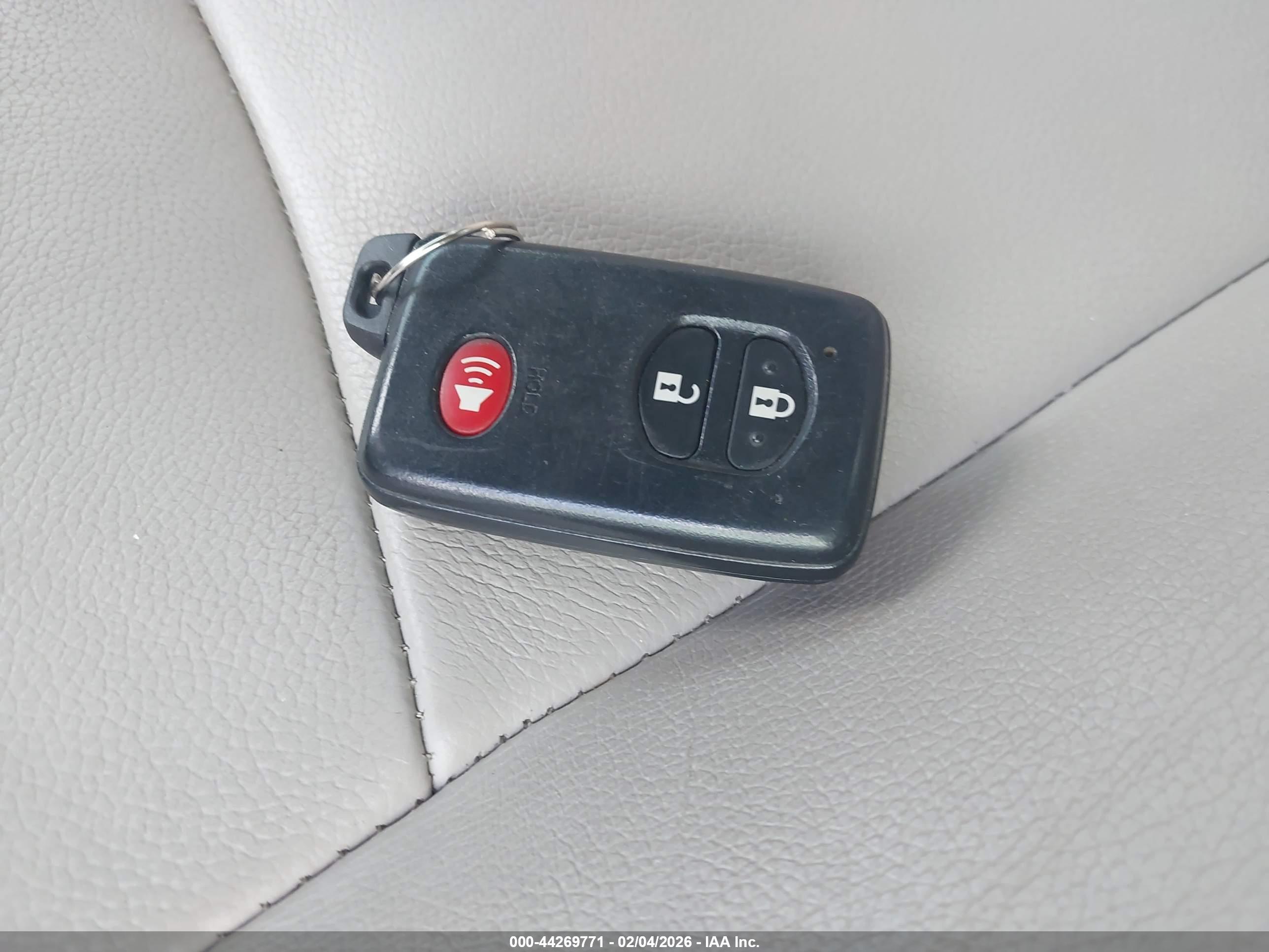 TOYOTA PRIUS image 11
