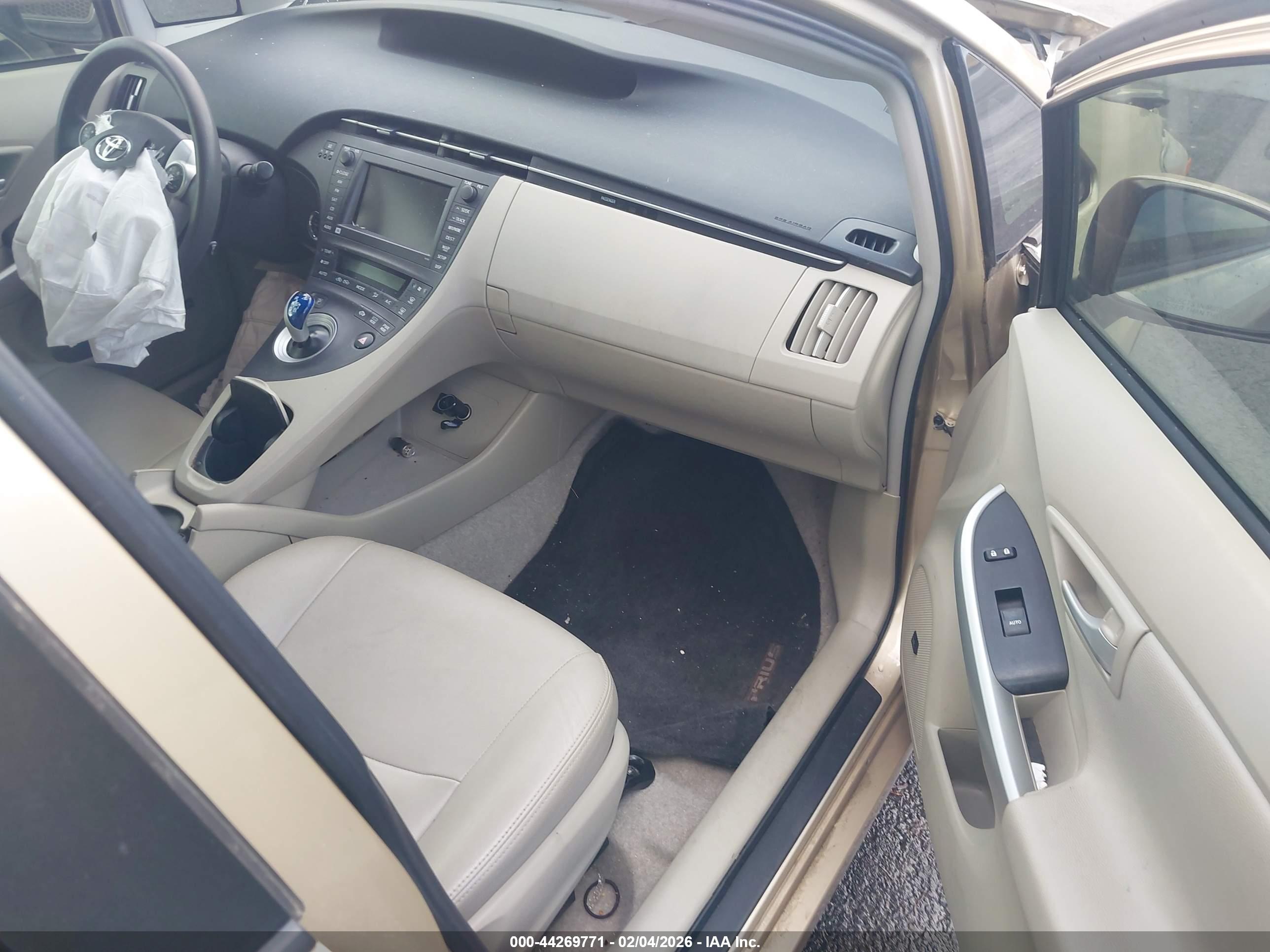 TOYOTA PRIUS image 5
