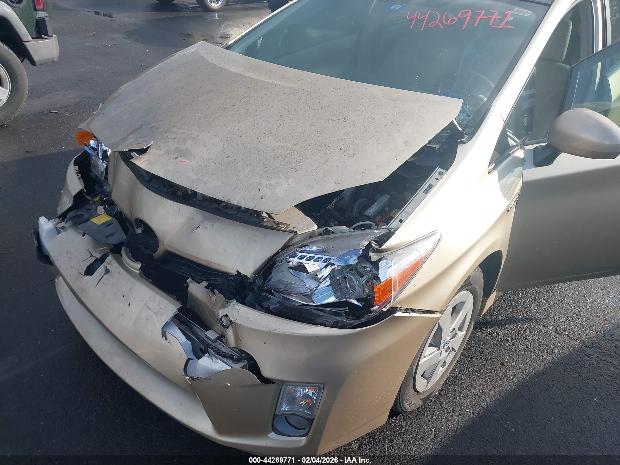 TOYOTA PRIUS image 6