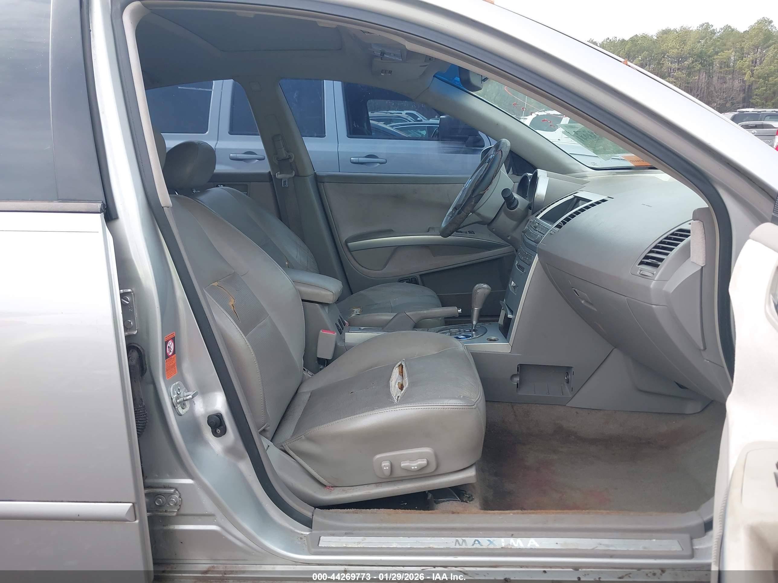 NISSAN MAXIMA image 5