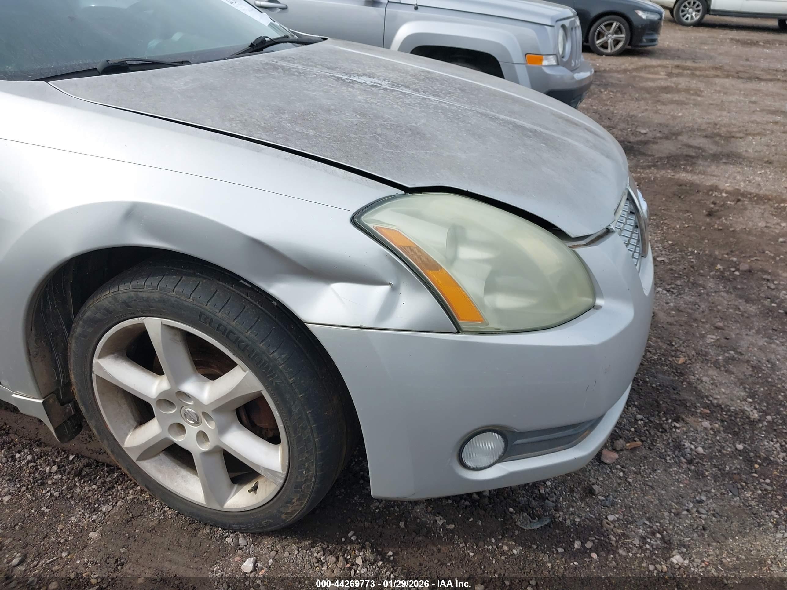 NISSAN MAXIMA image 6