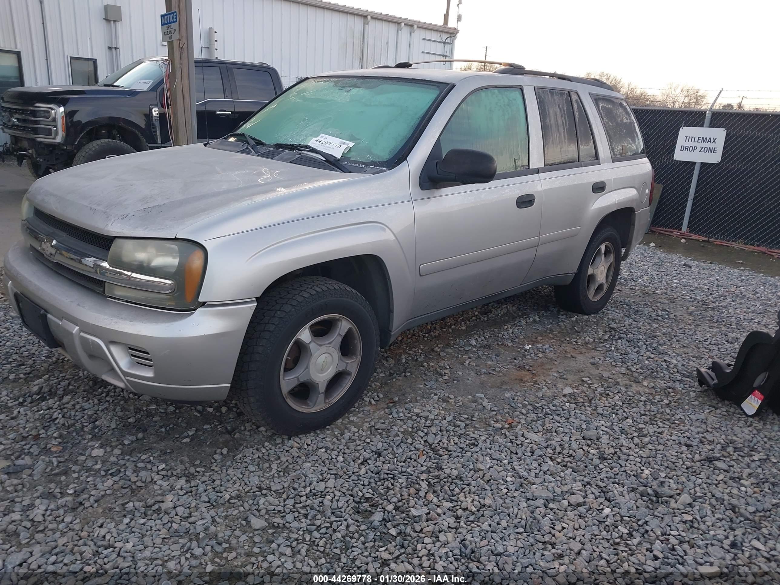 CHEVROLET TRAILBLAZER image 2