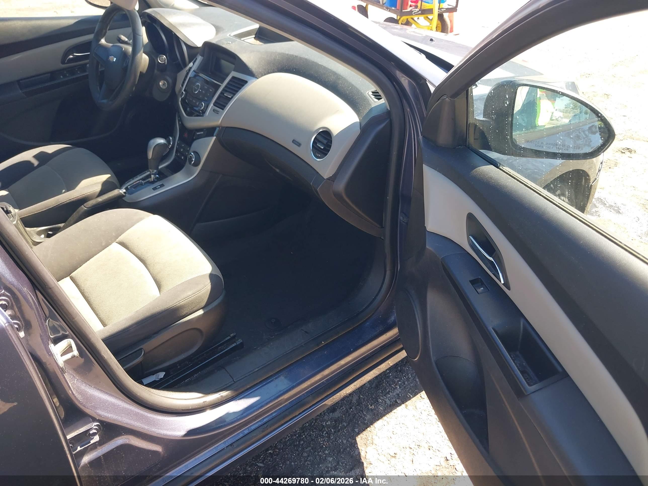 CHEVROLET CRUZE image 5