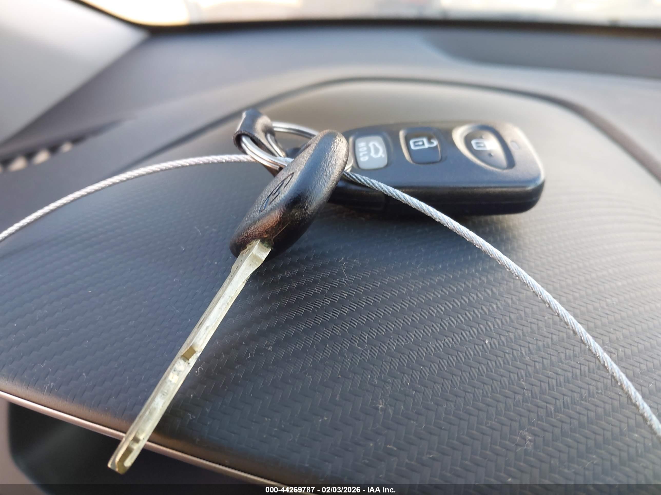 HYUNDAI ELANTRA image 11