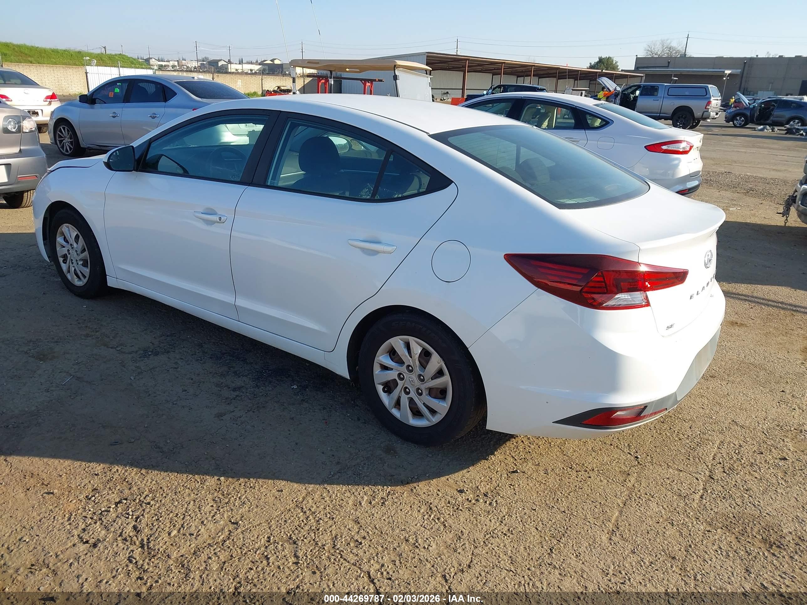 HYUNDAI ELANTRA image 3