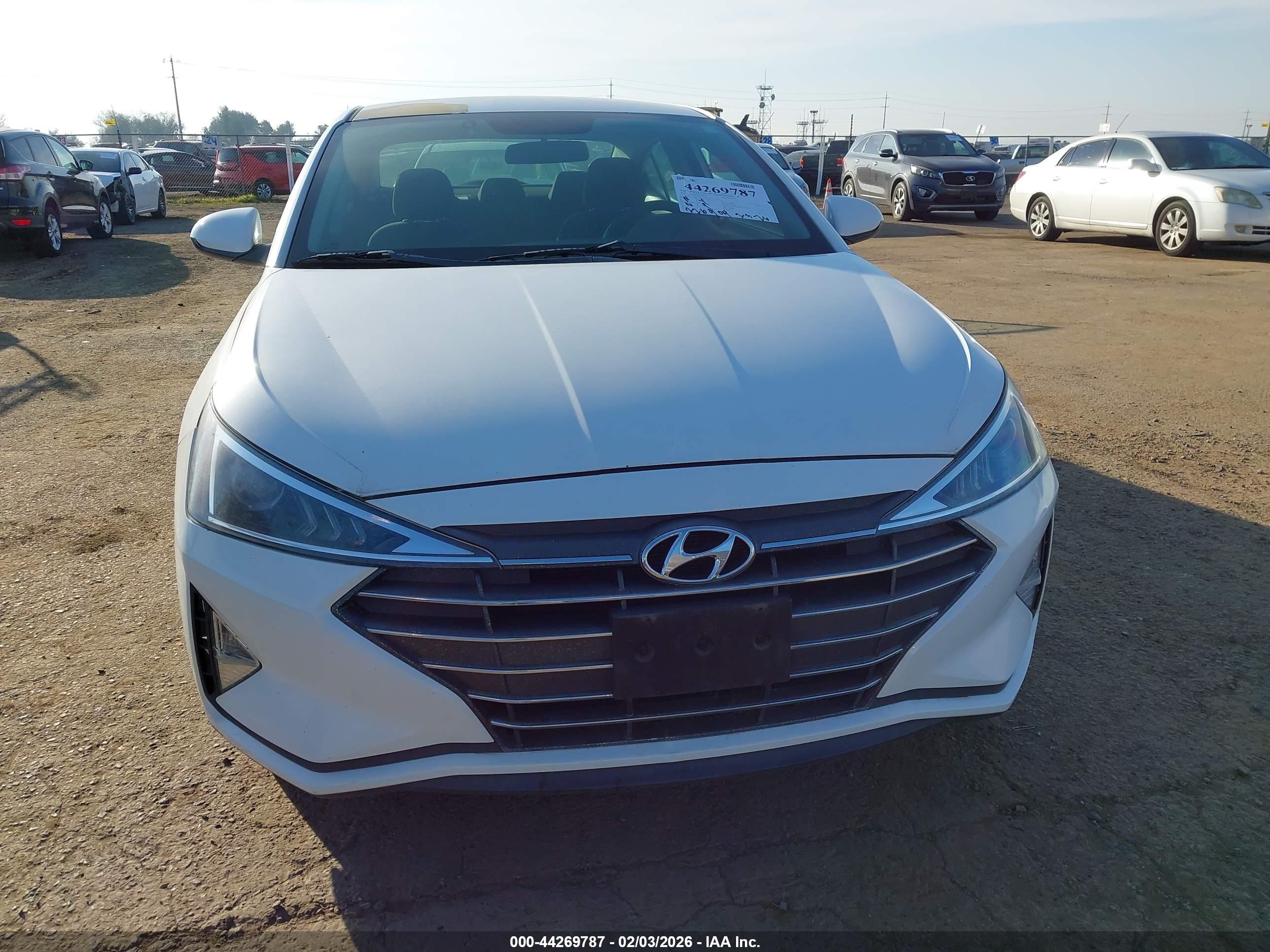 HYUNDAI ELANTRA image 6