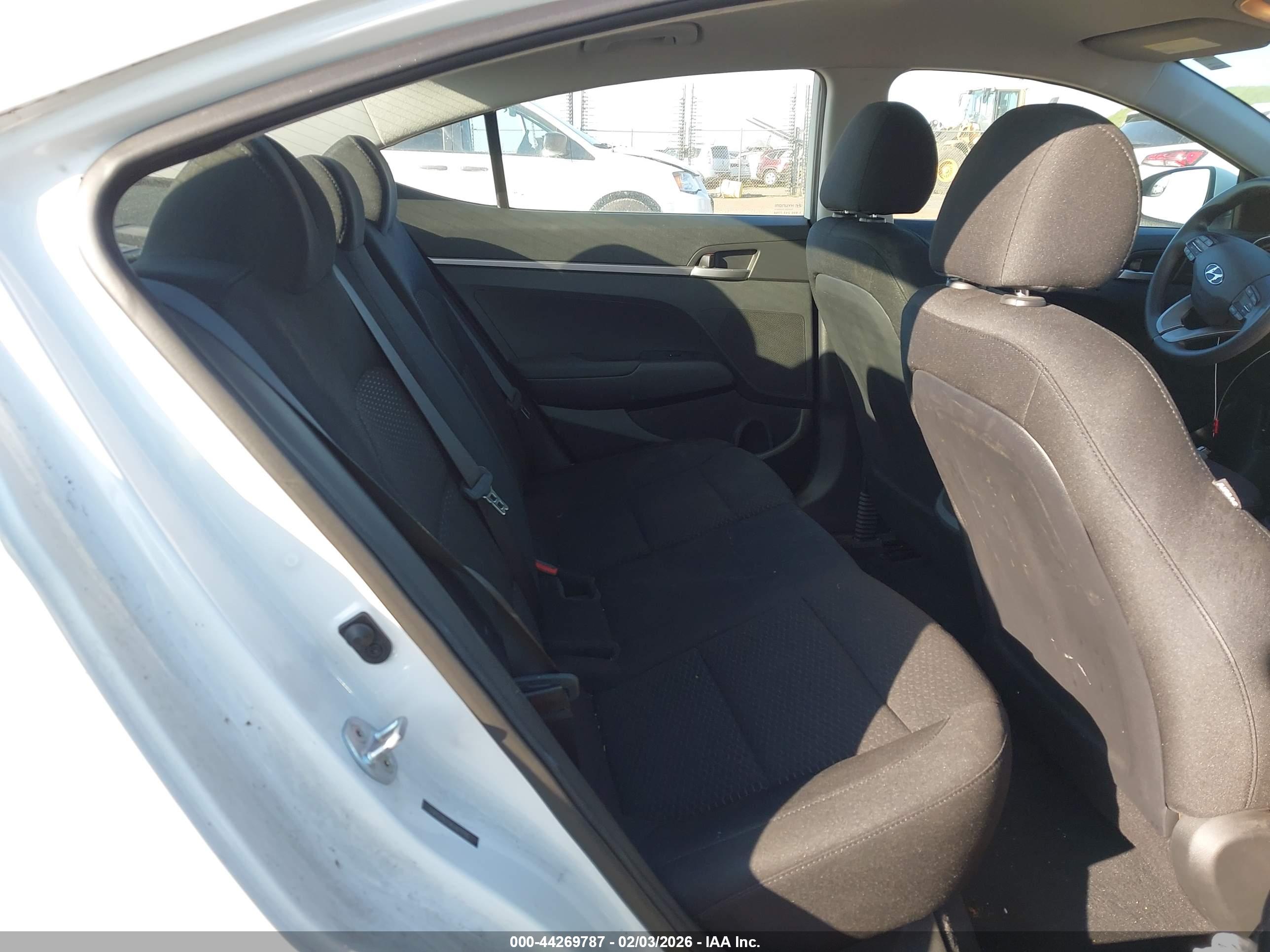HYUNDAI ELANTRA image 8