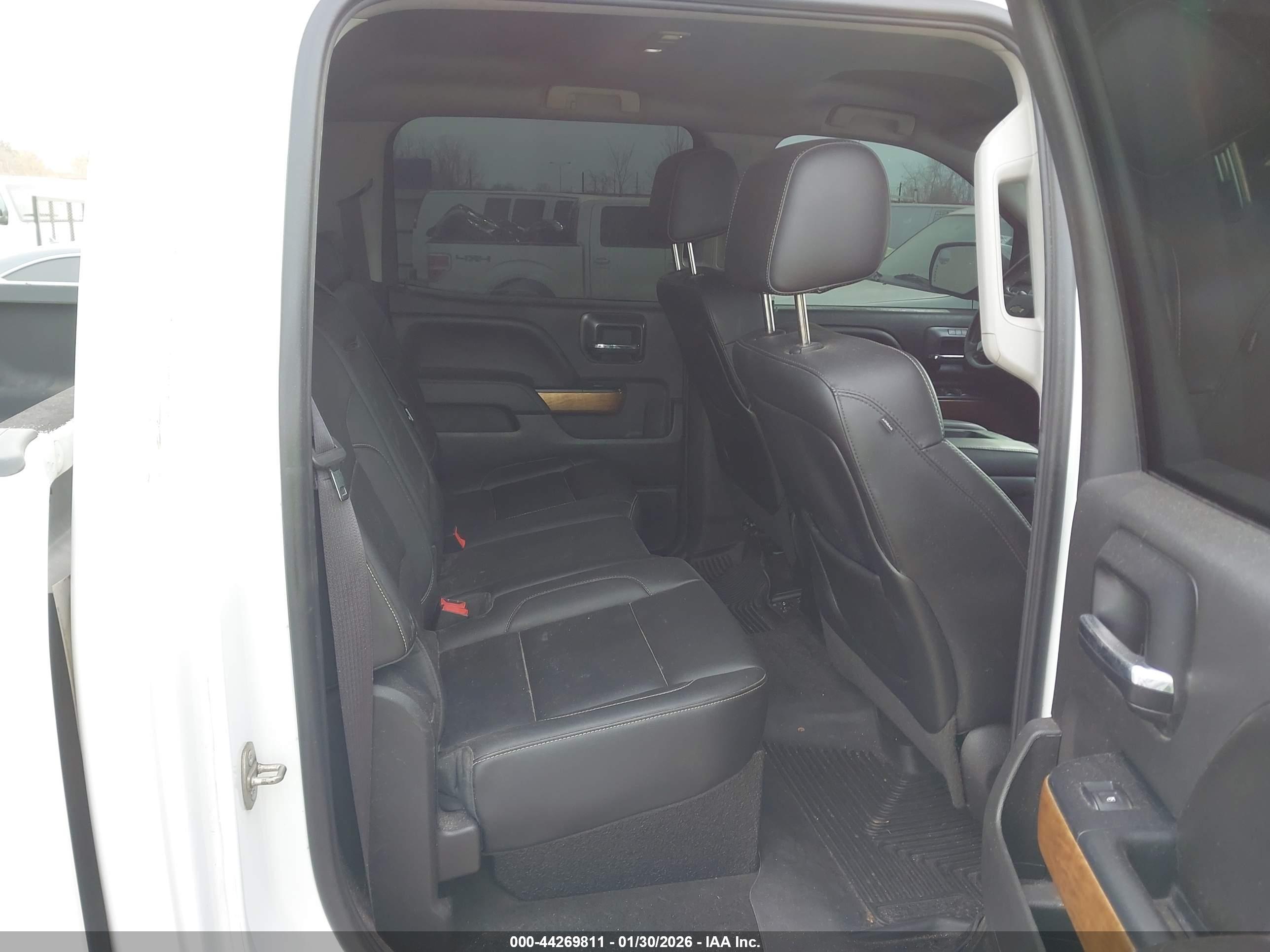 CHEVROLET SILVERADO image 8