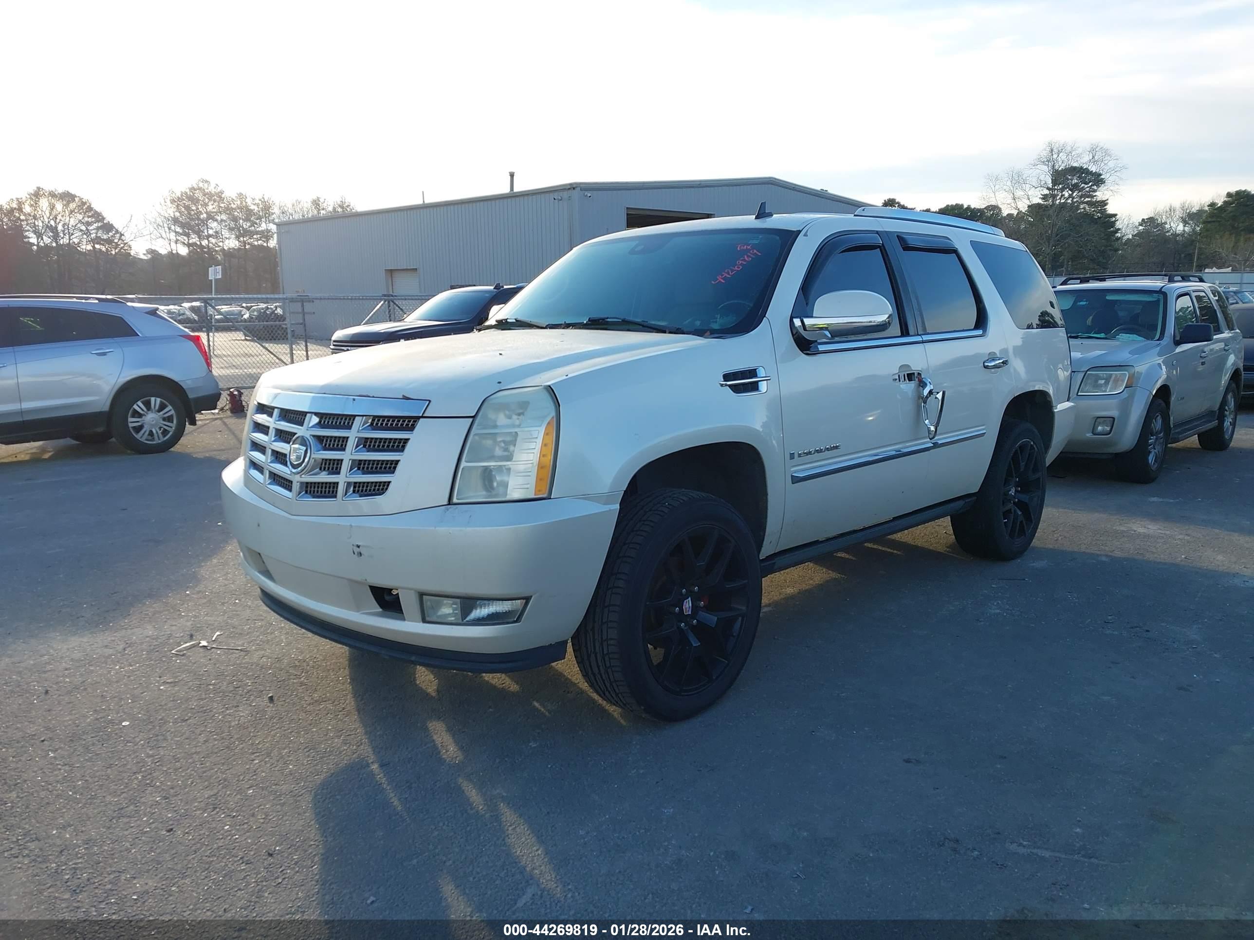 CADILLAC ESCALADE image 2